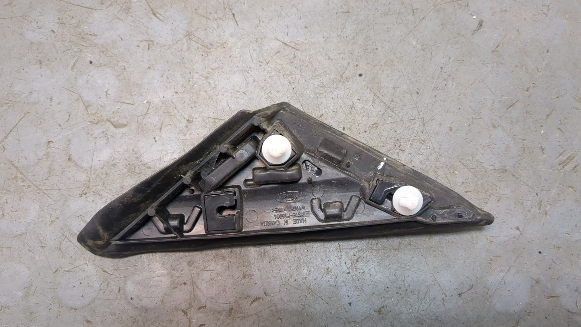 Накладка переднего крыла правого