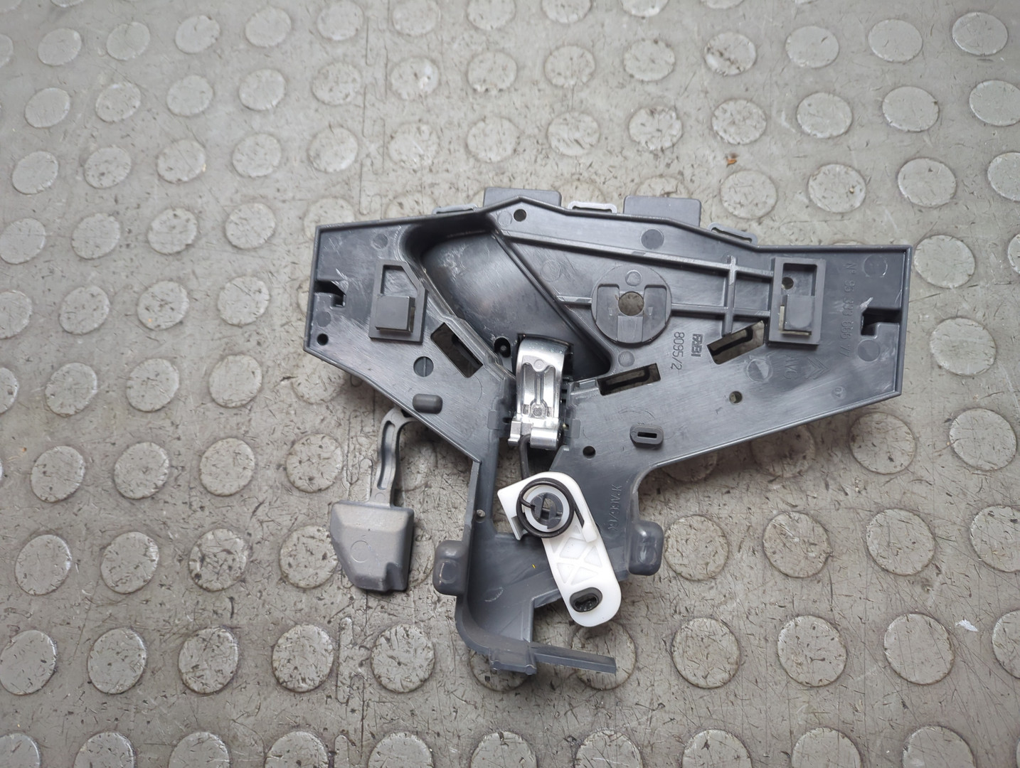 Ручка двери передней внутренняя левая