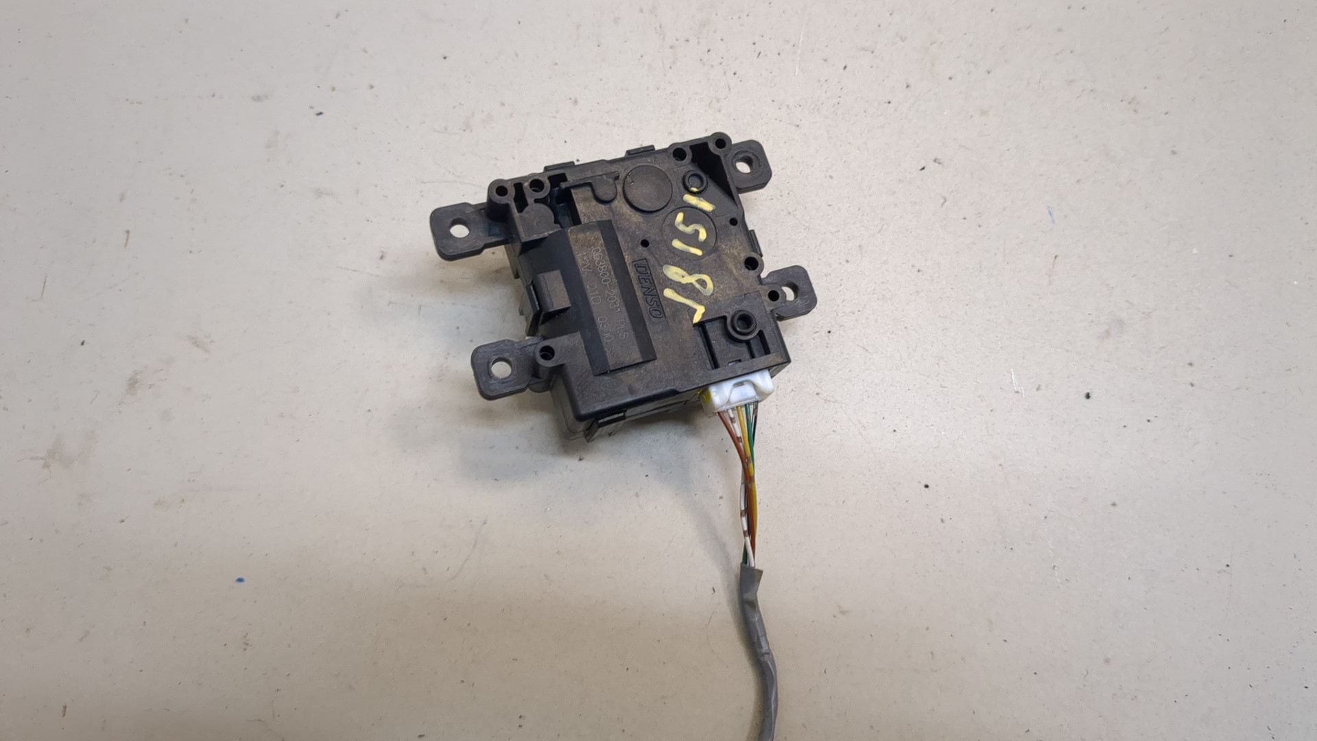 Моторчик заслонки печки