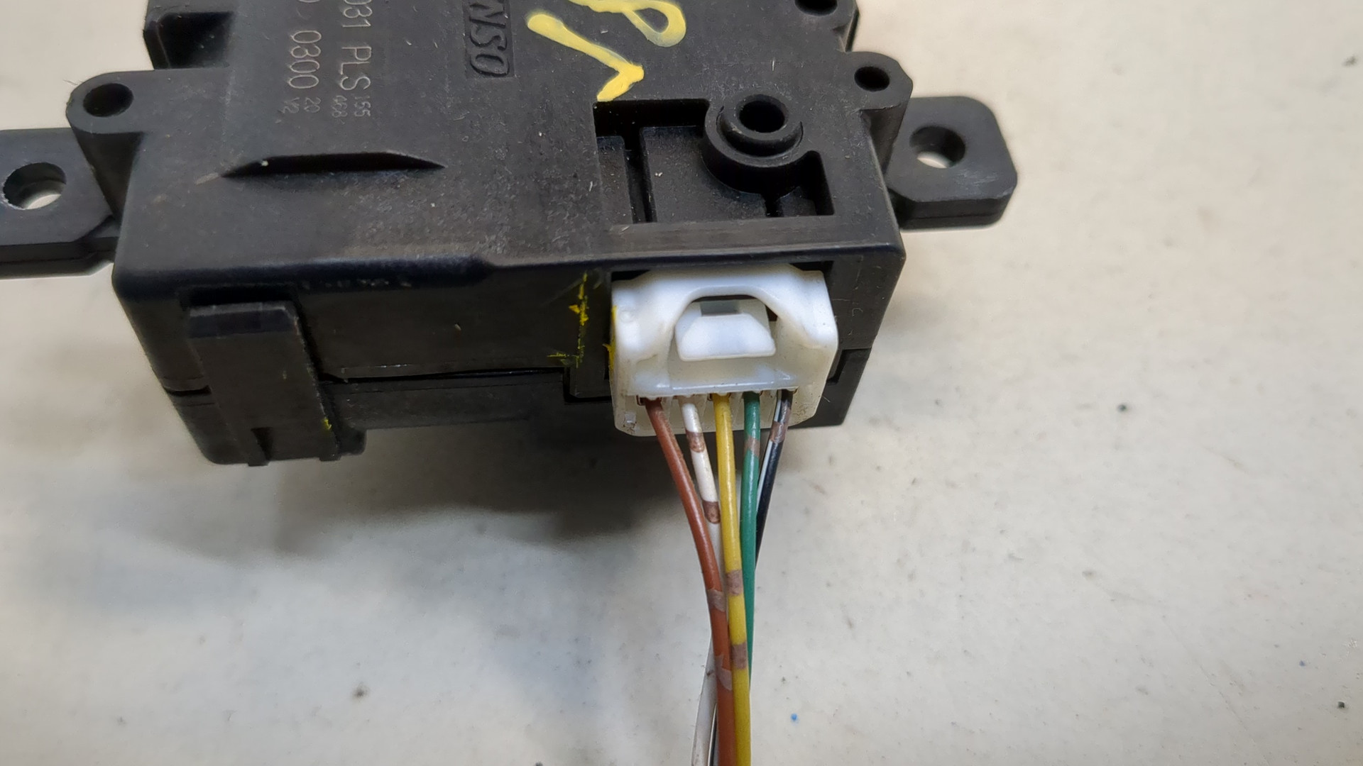 Моторчик заслонки печки