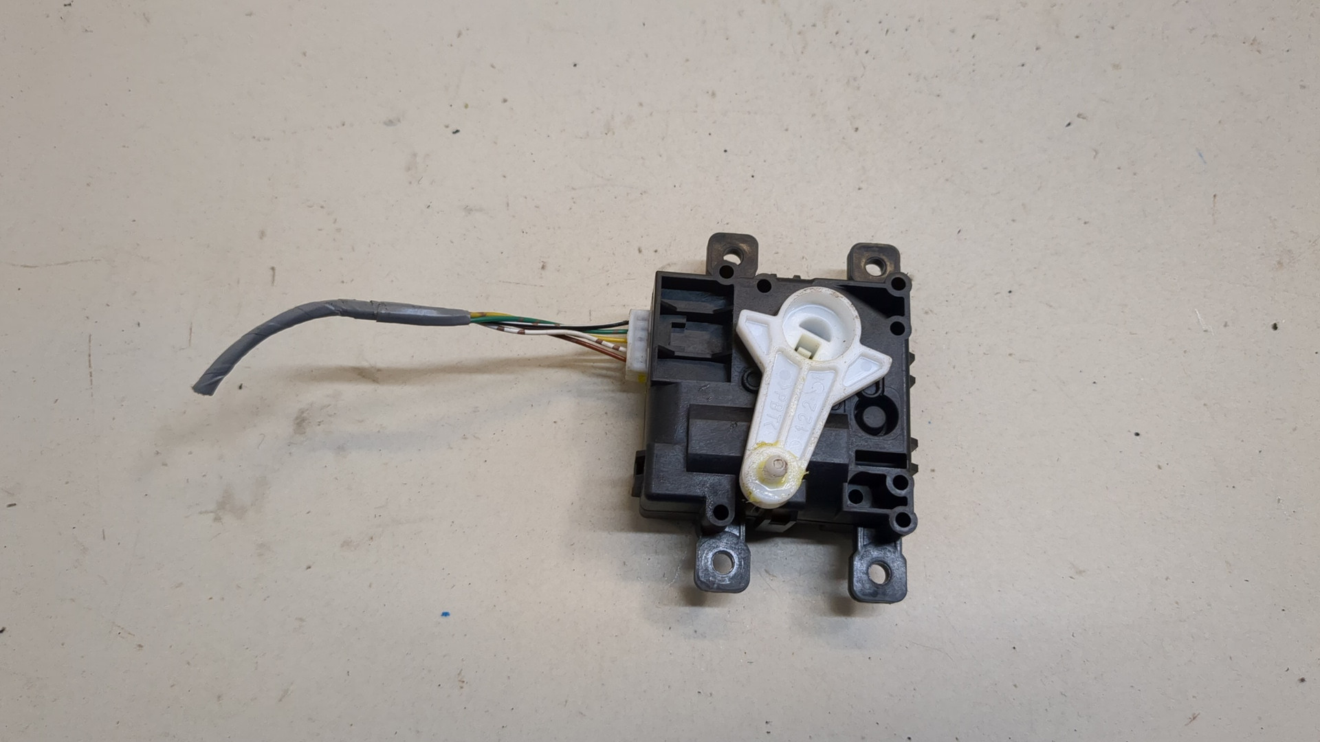 Моторчик заслонки печки