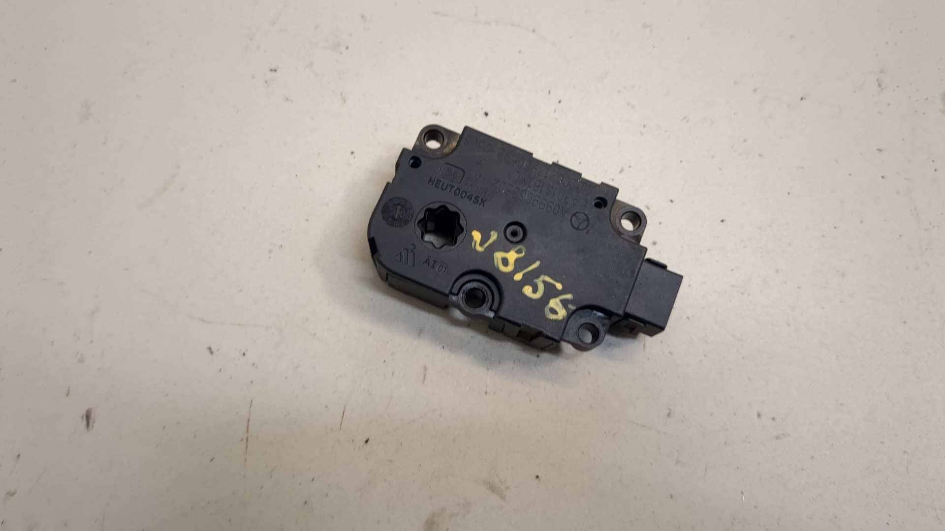 Моторчик заслонки печки