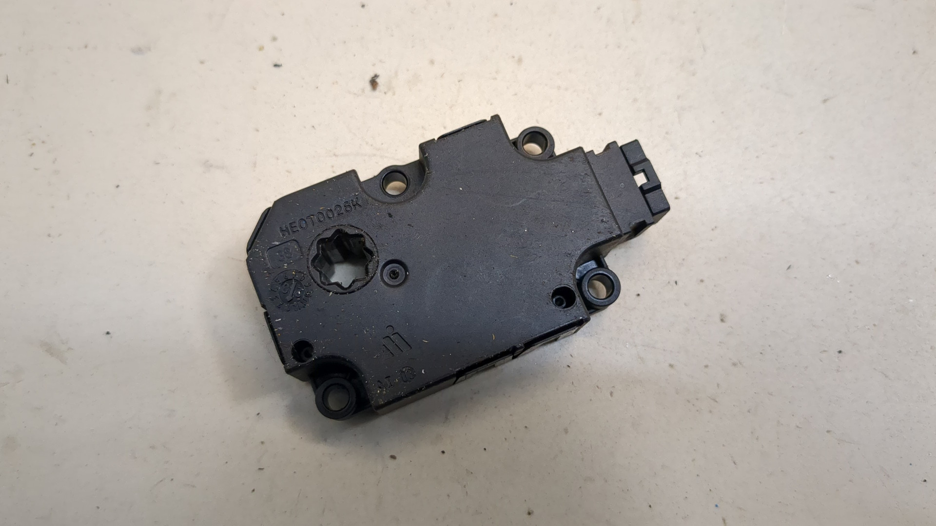 Моторчик заслонки печки