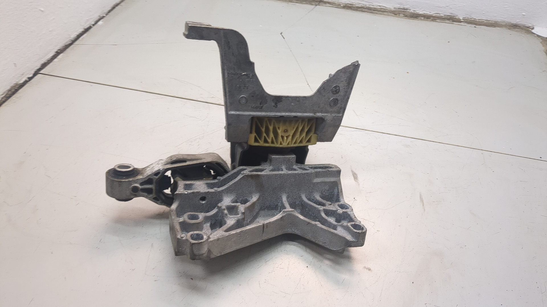 Опора двигателя