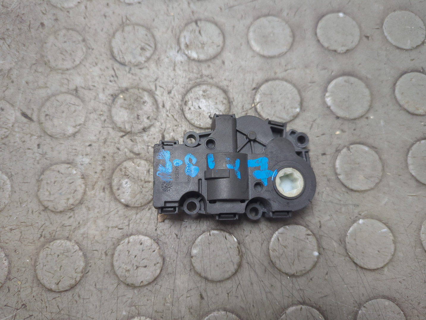 Моторчик заслонки печки