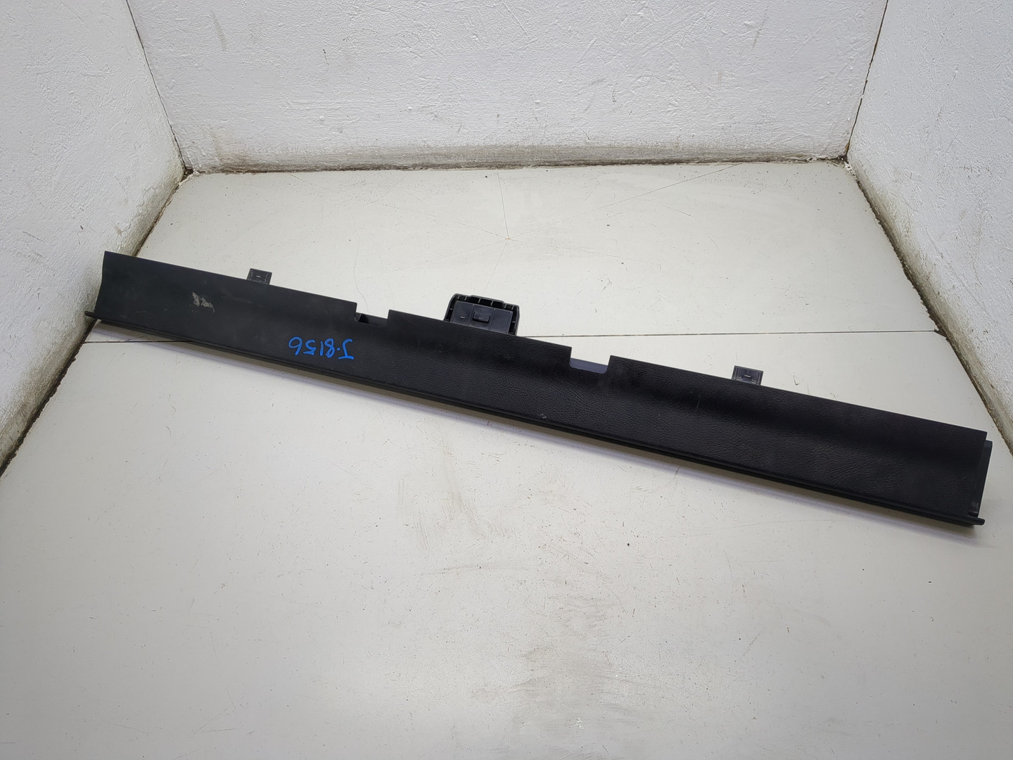 Обшивка двери багажника