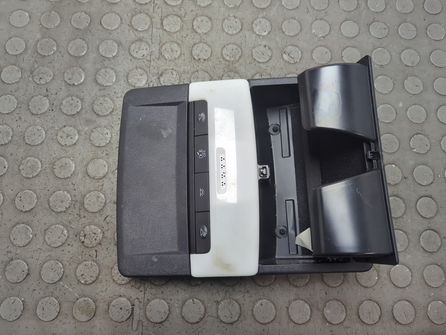 Плафон салонный