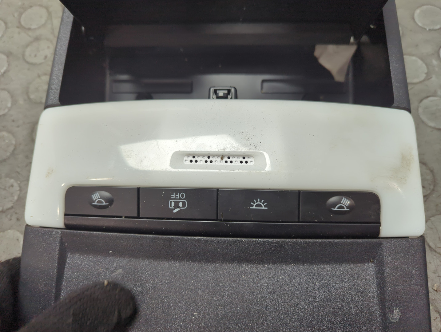 Плафон салонный