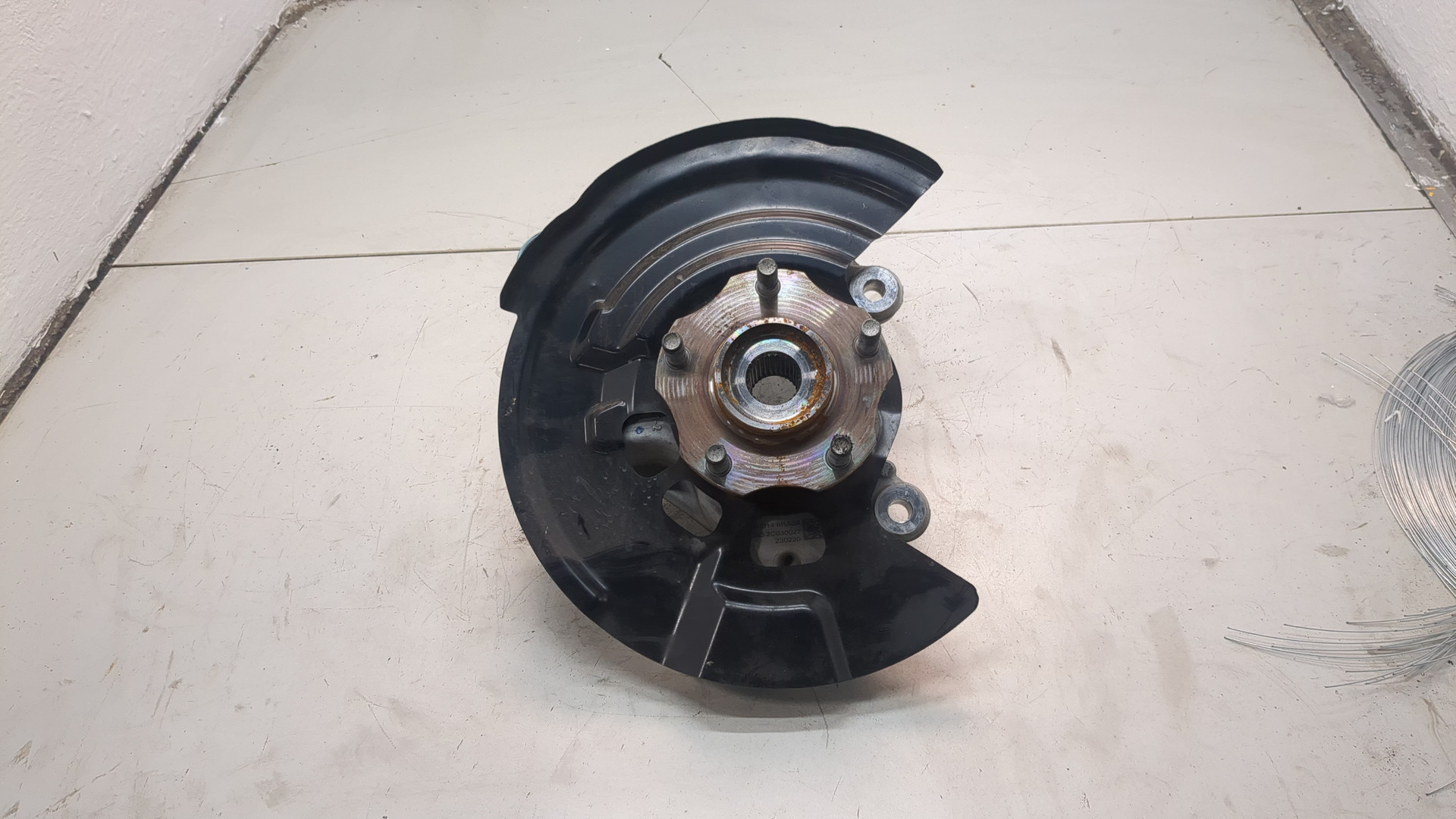 Кулак поворотный передний правый