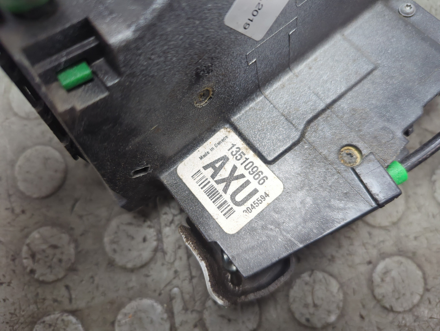 Замок двери задней левой