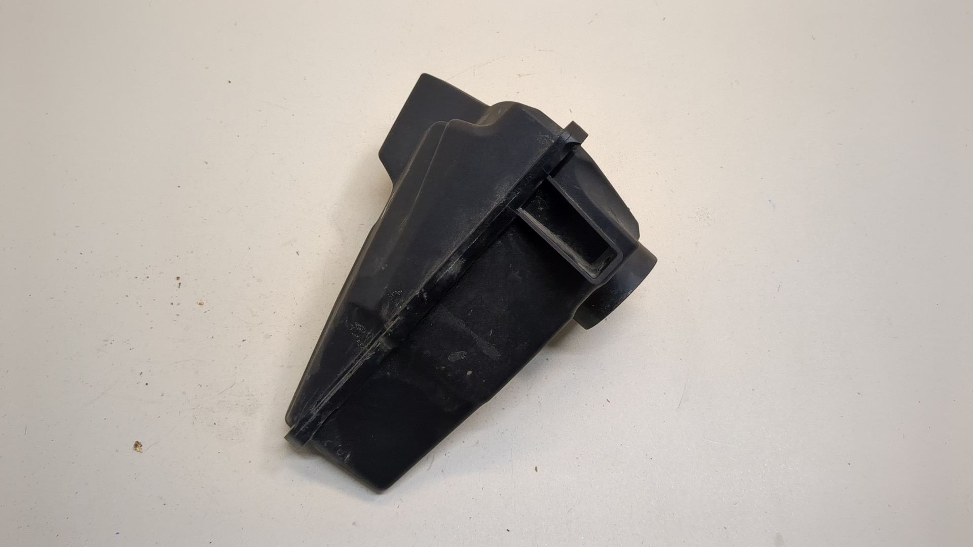 Резонатор воздушного фильтра