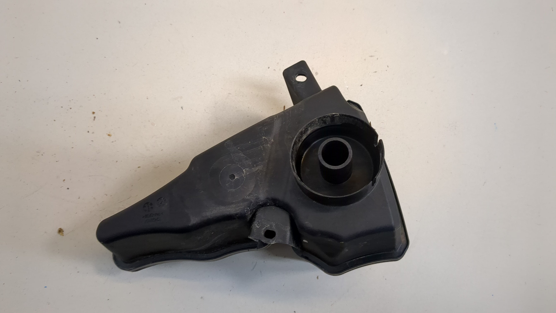 Резонатор воздушного фильтра