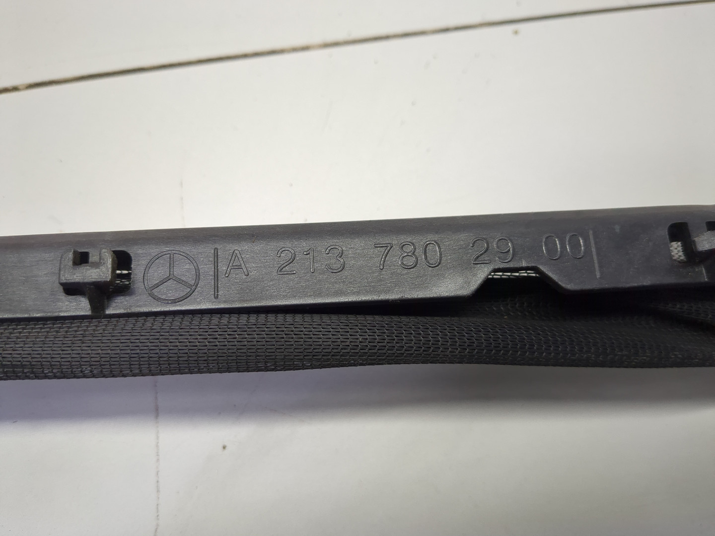 Шторка солнцезащитная