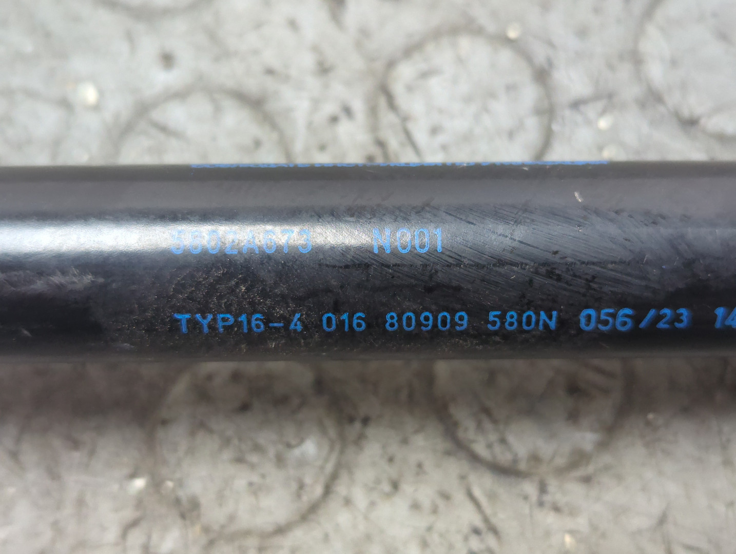 Амортизатор крышки багажника