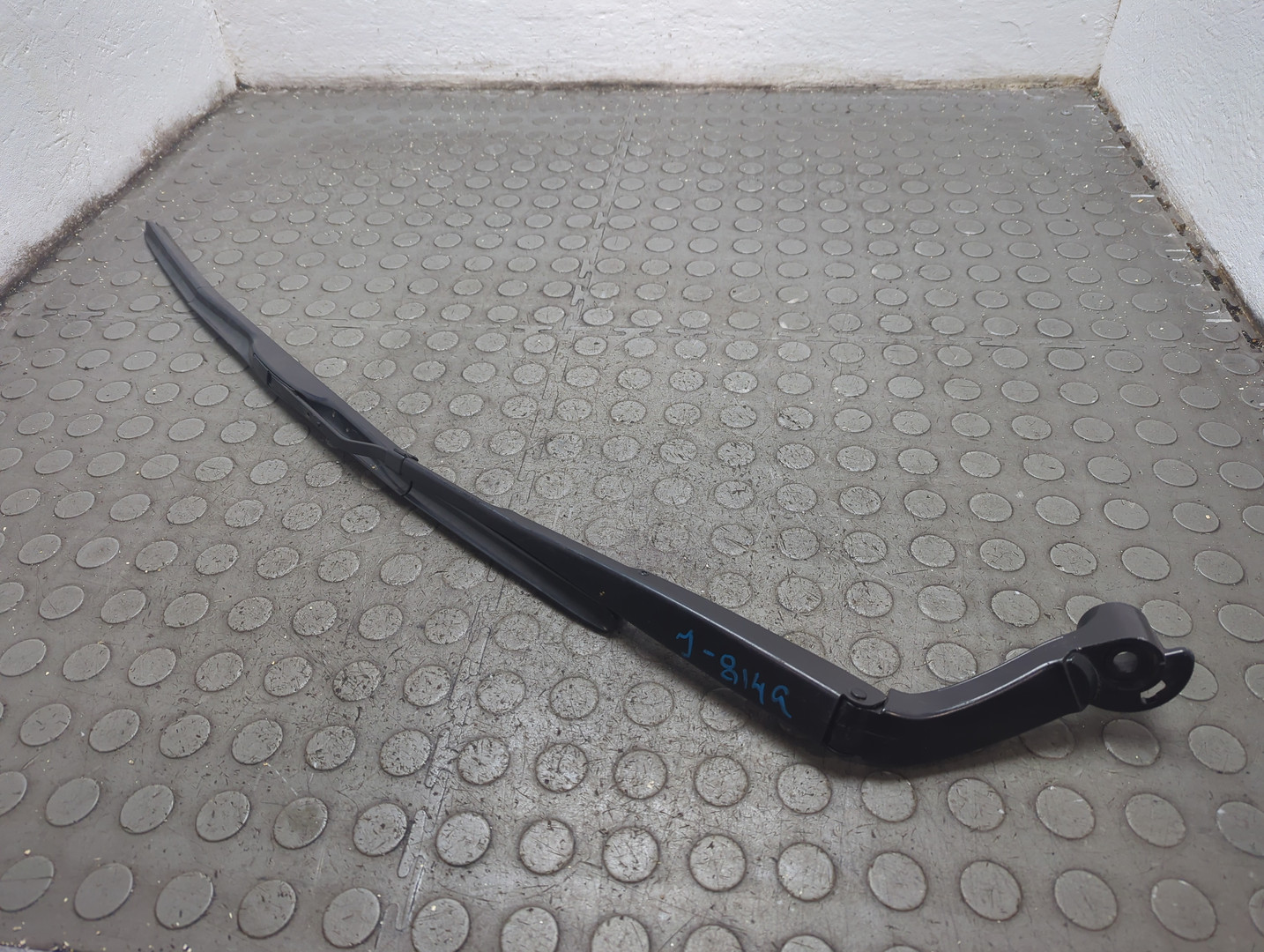 Поводок стеклоочистителя передний правый