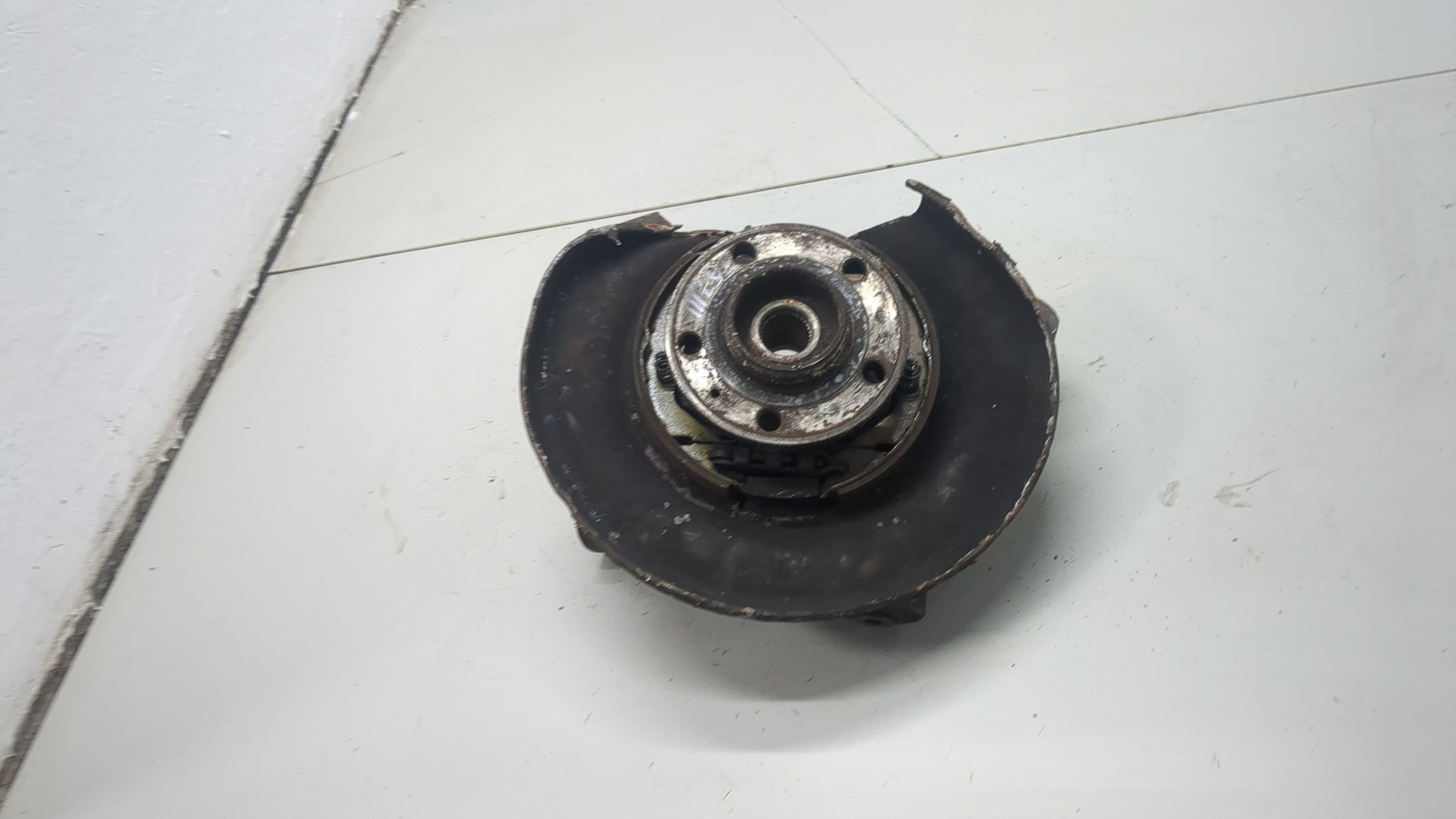 Кулак поворотный задний правый