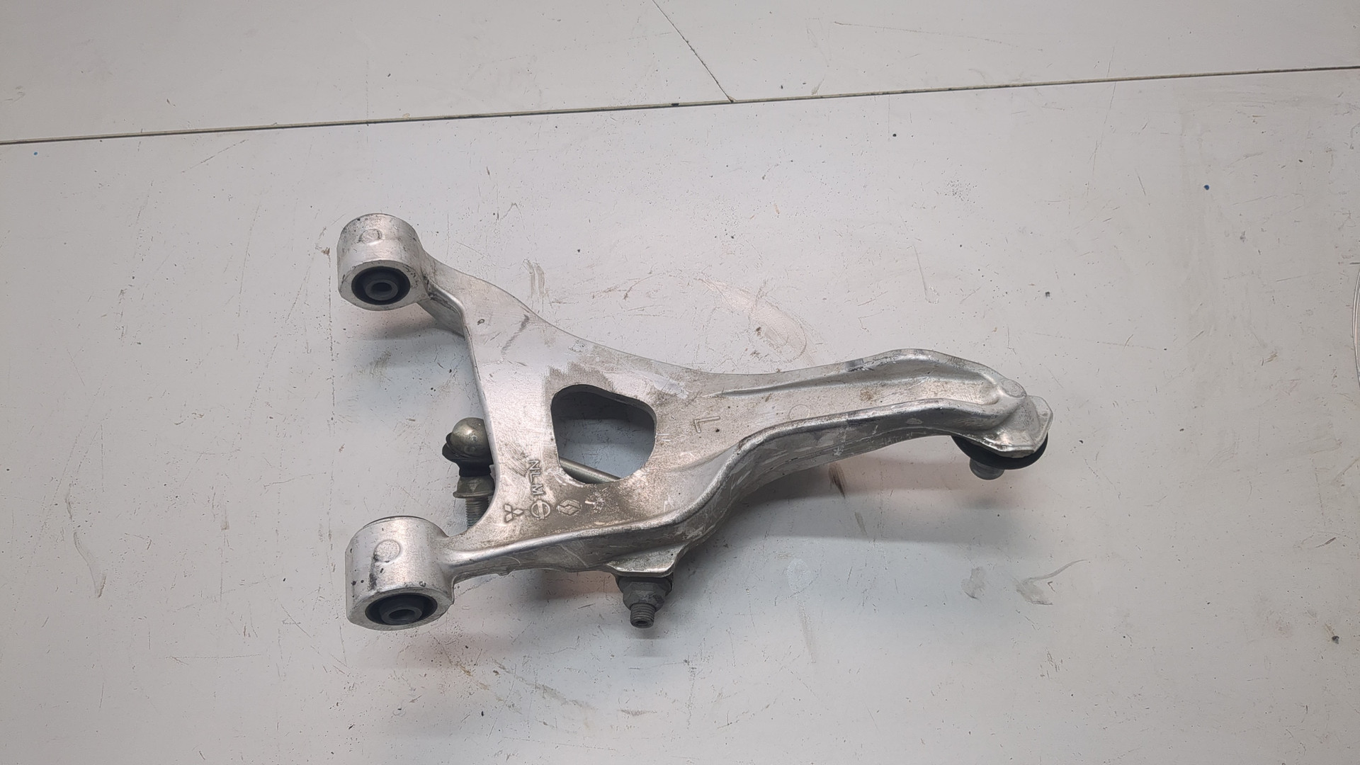 Рычаг задний левый