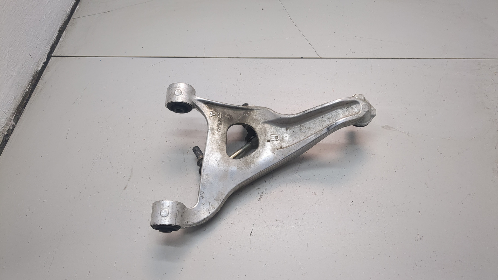 Рычаг задний правый