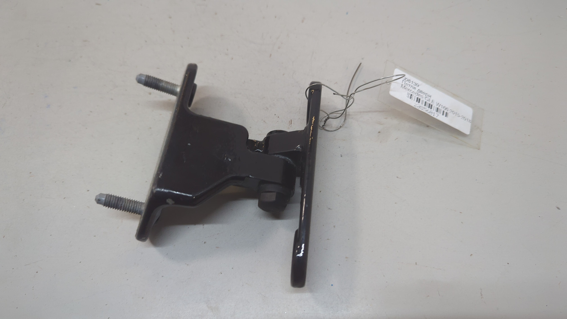 Петля двери