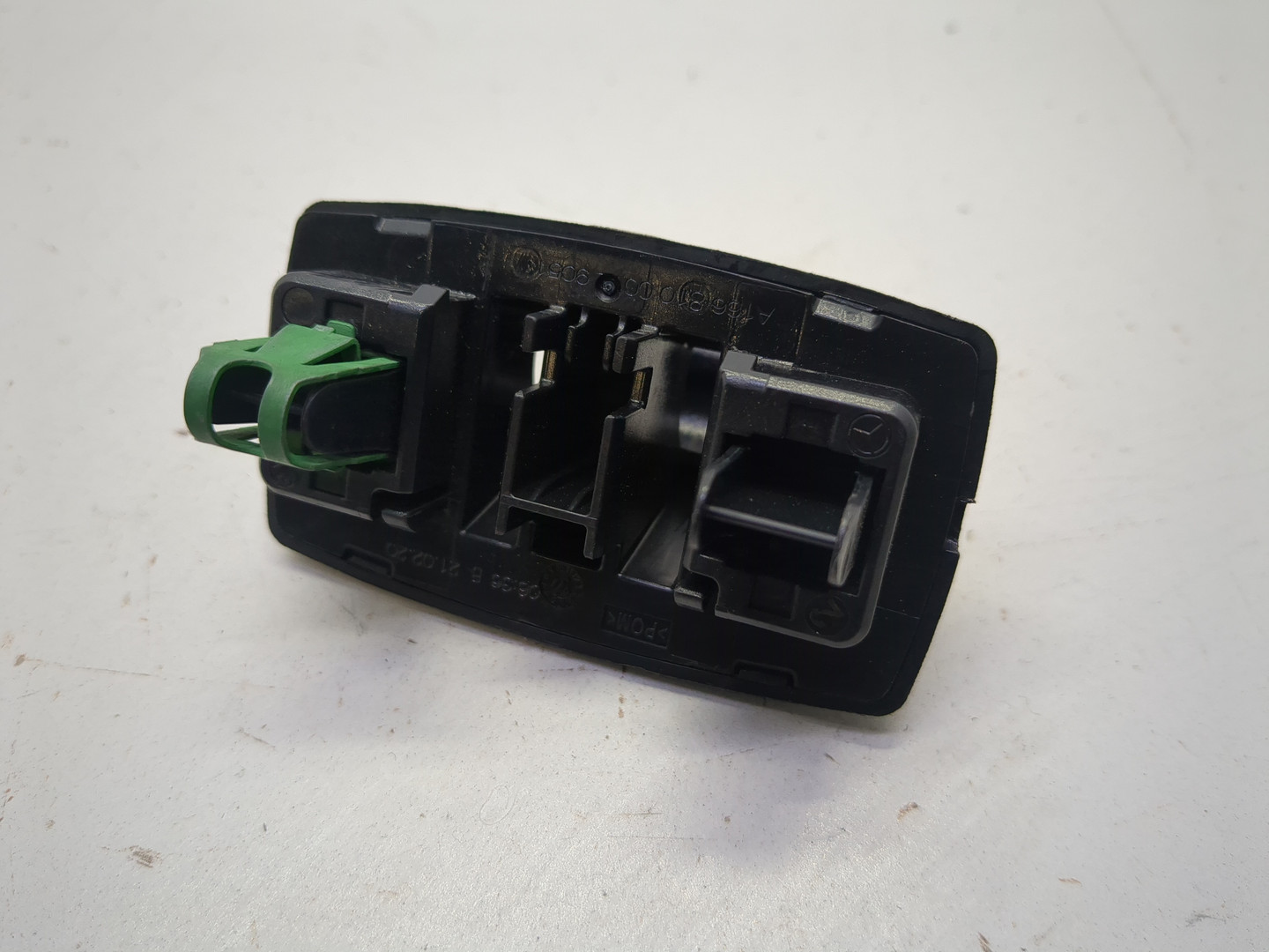 Кронштейн солнцезащитного козырька