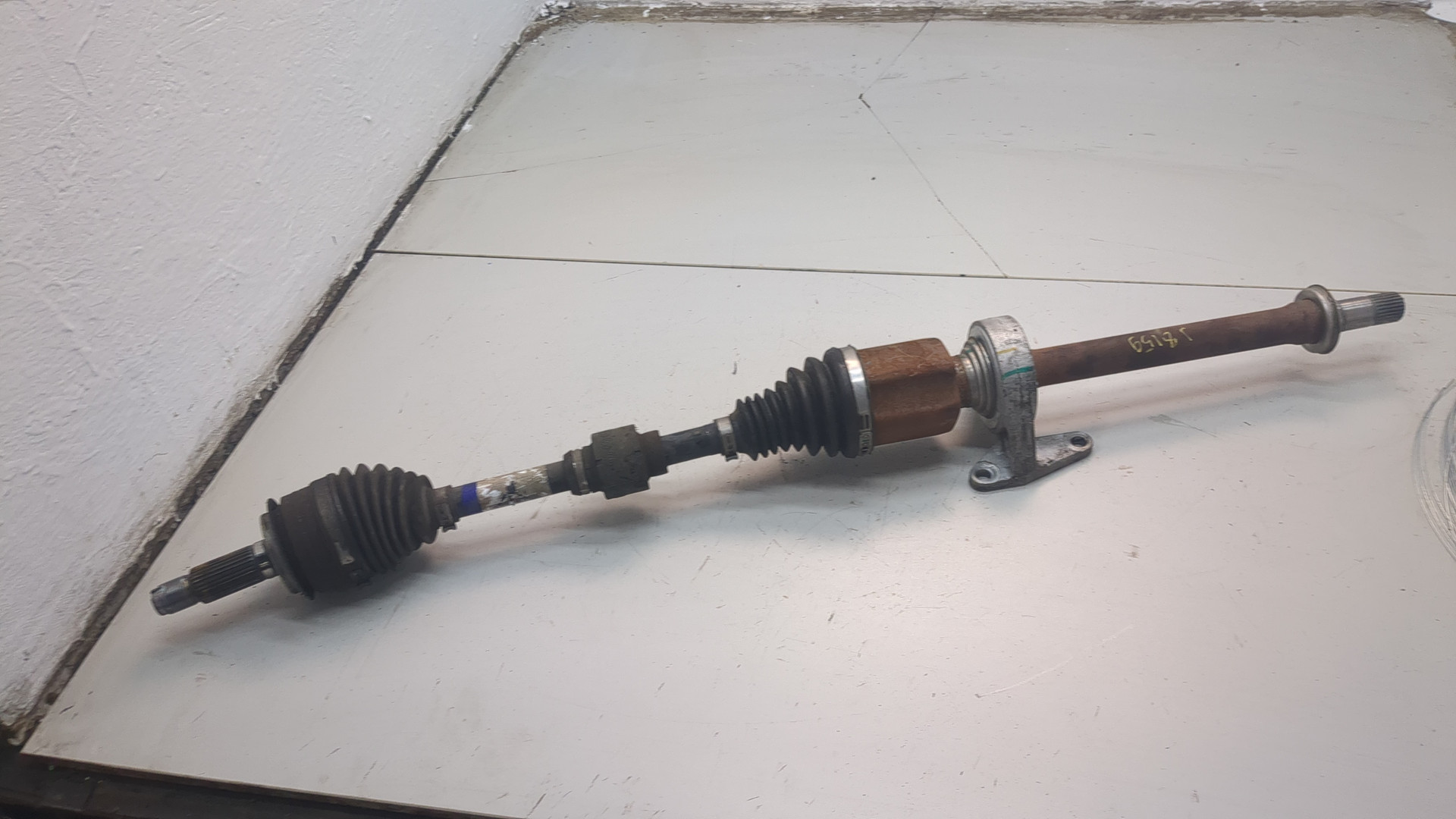 Полуось передняя правая