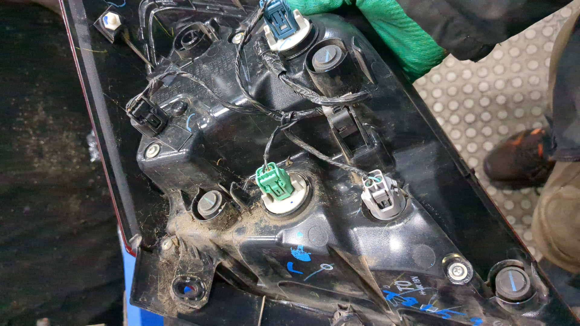 Фонарь задний левый