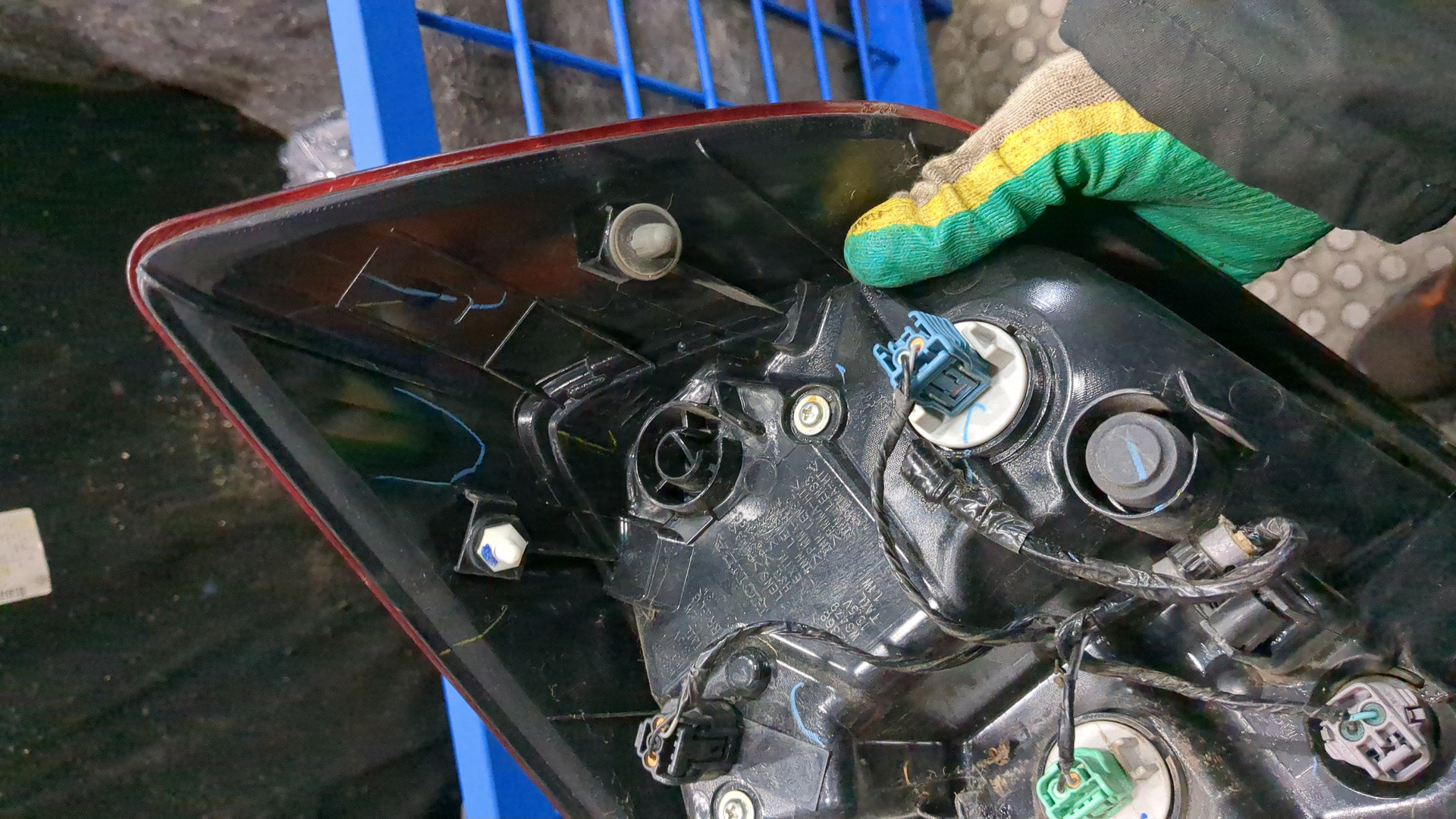 Фонарь задний левый