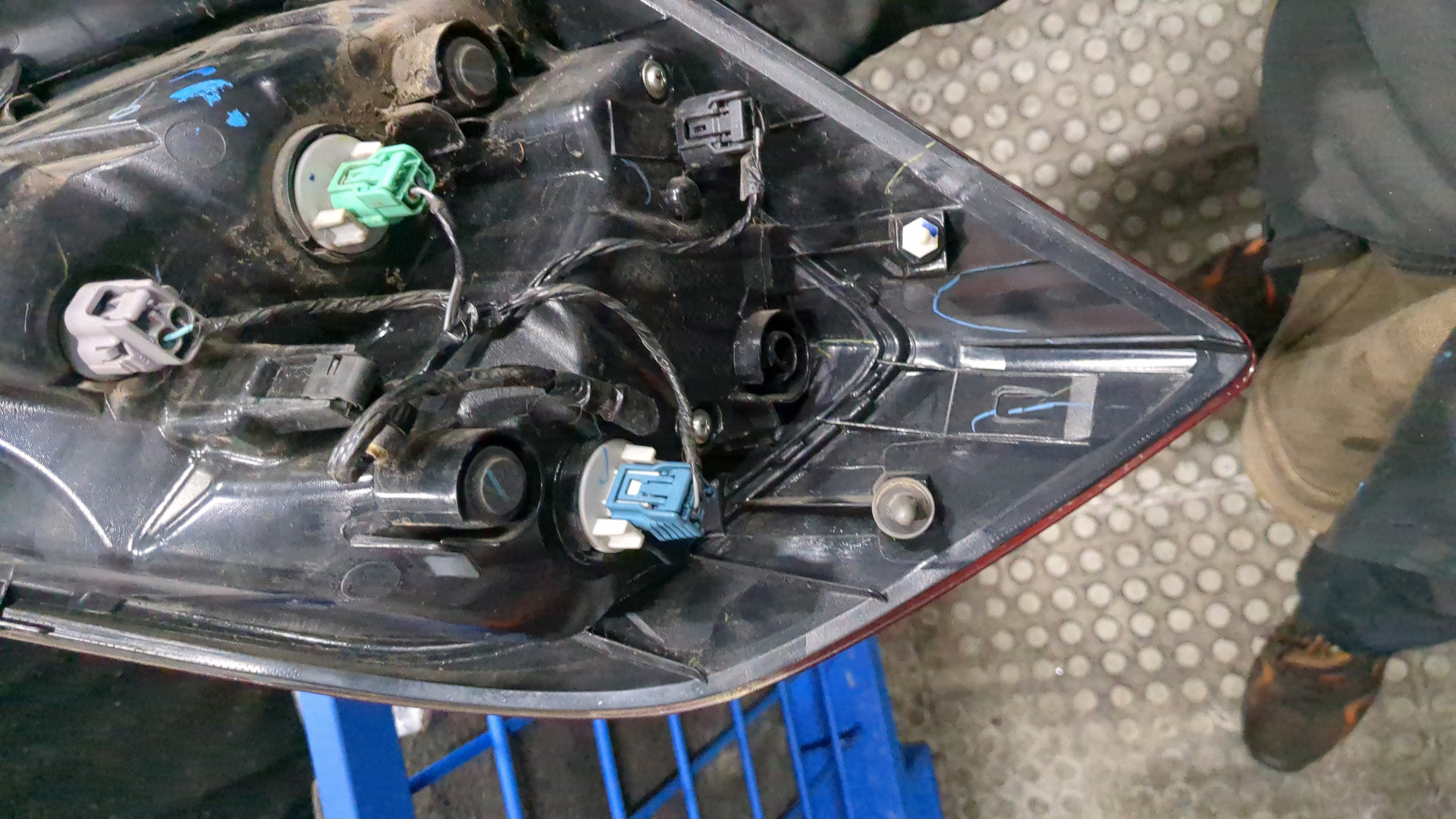 Фонарь задний левый