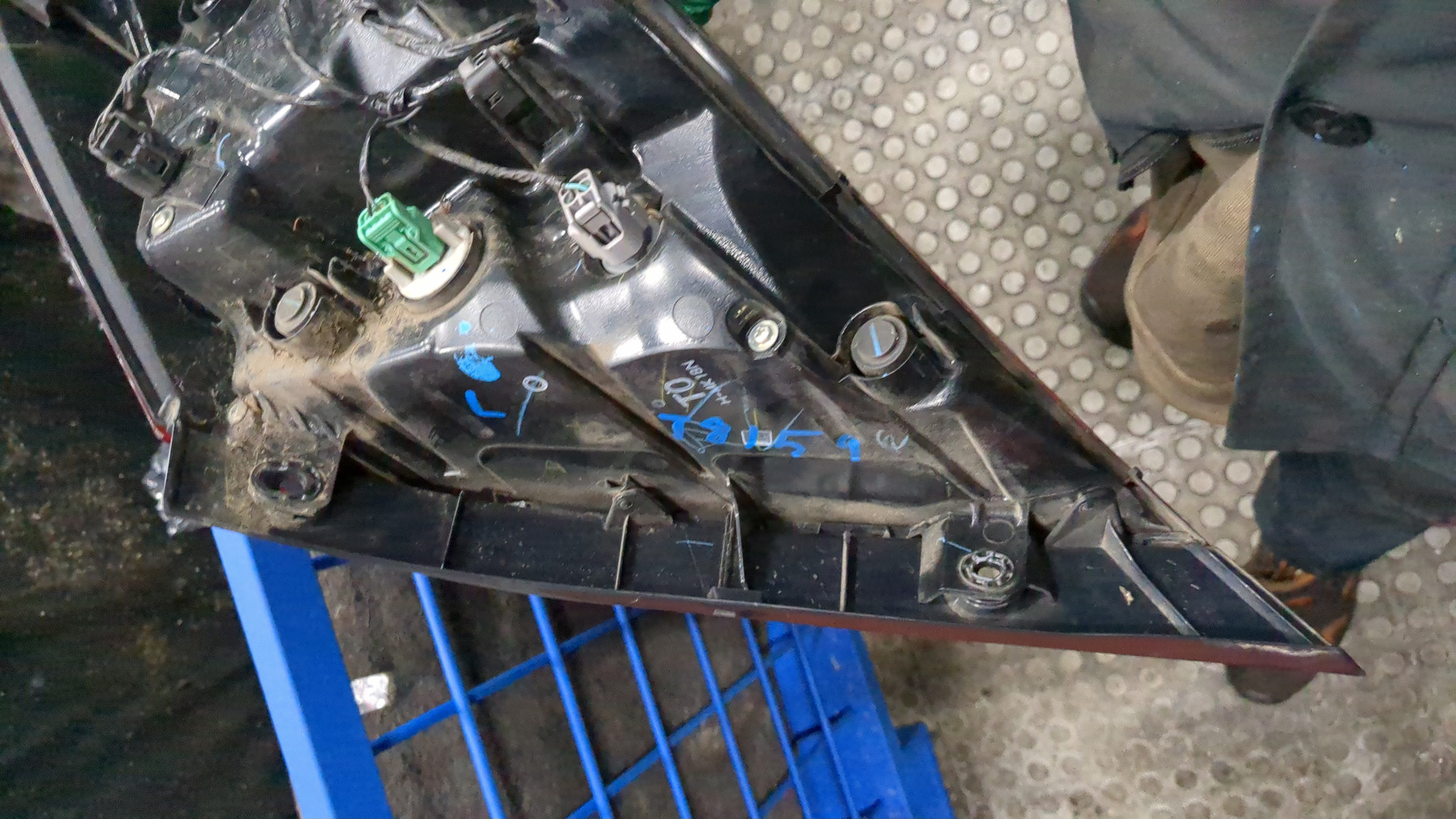 Фонарь задний левый