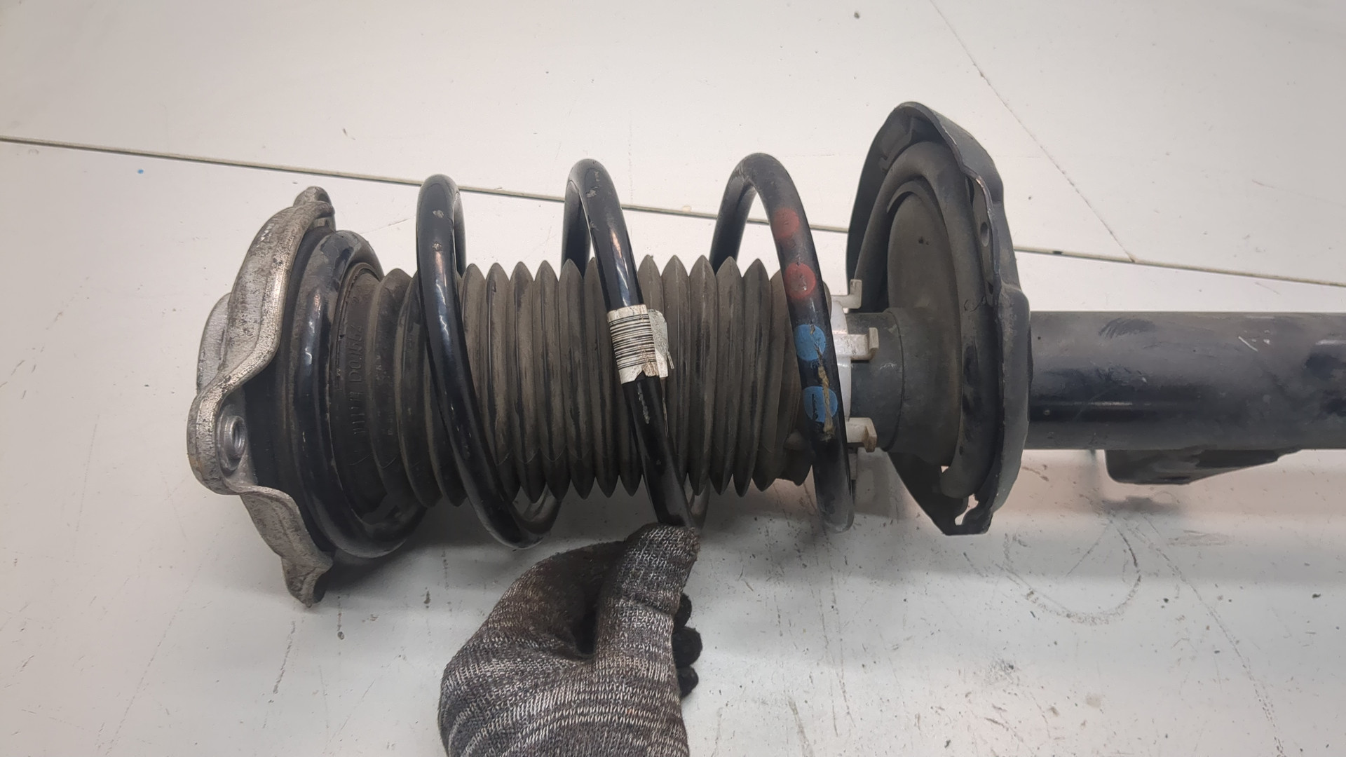 Амортизатор передний правый