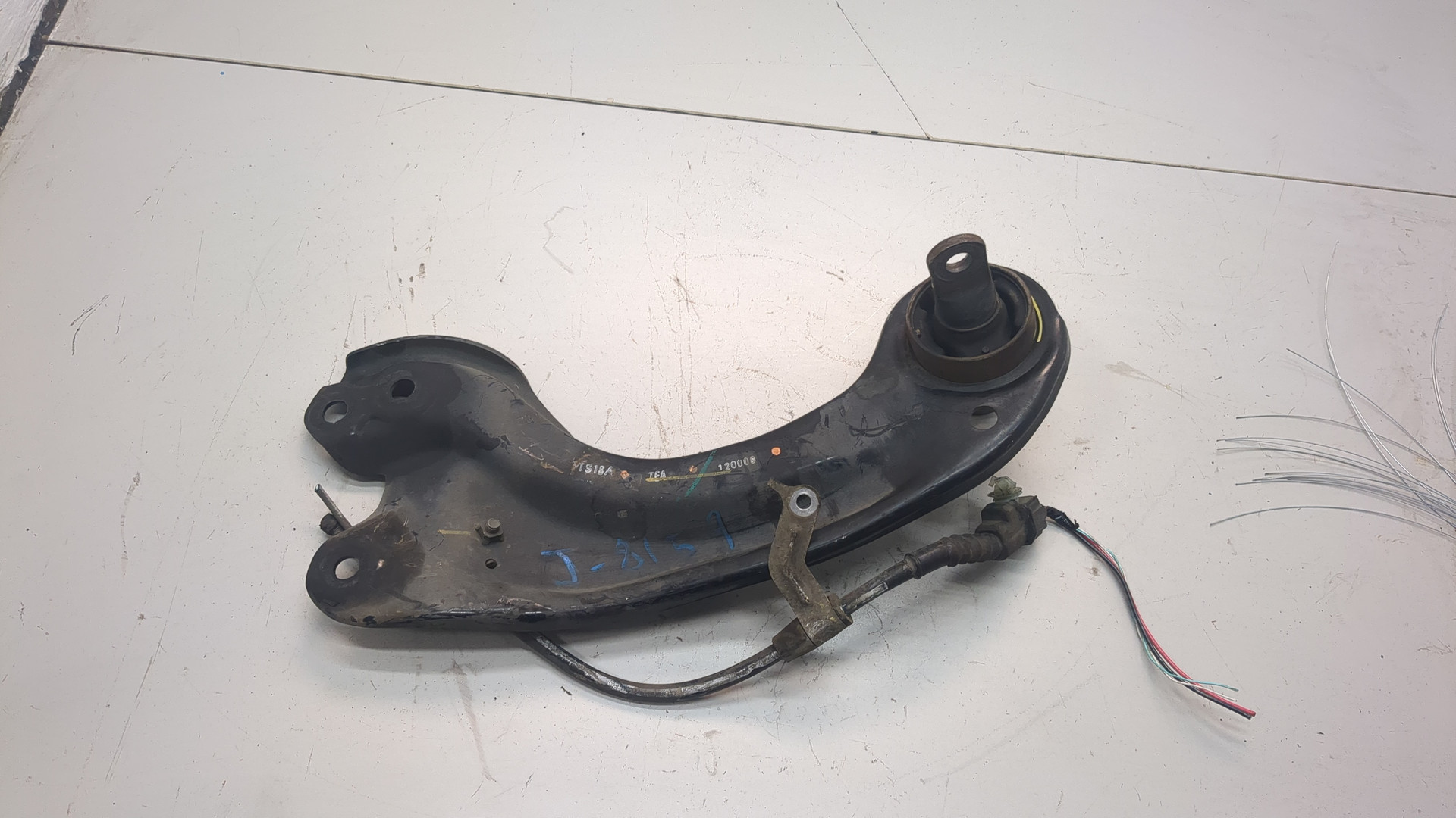 Рычаг задний правый