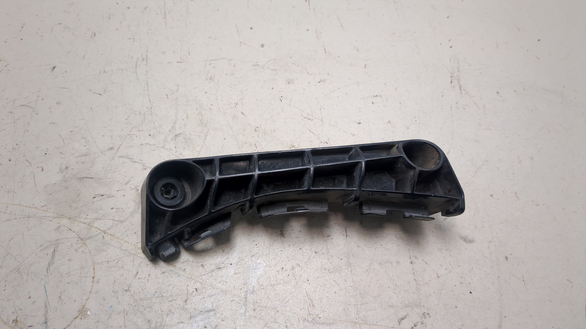 Кронштейн переднего бампера правый