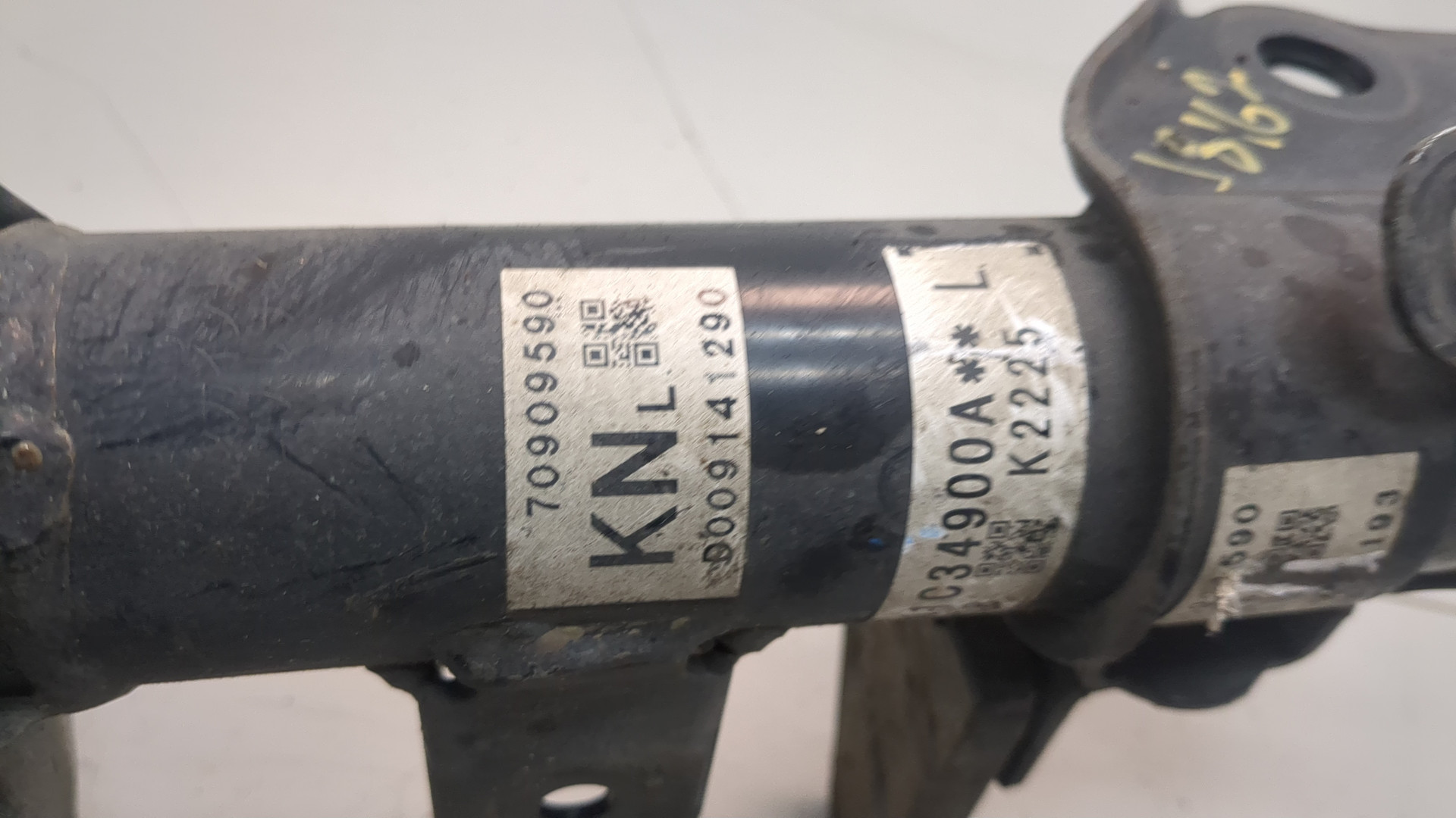 Амортизатор передний левый