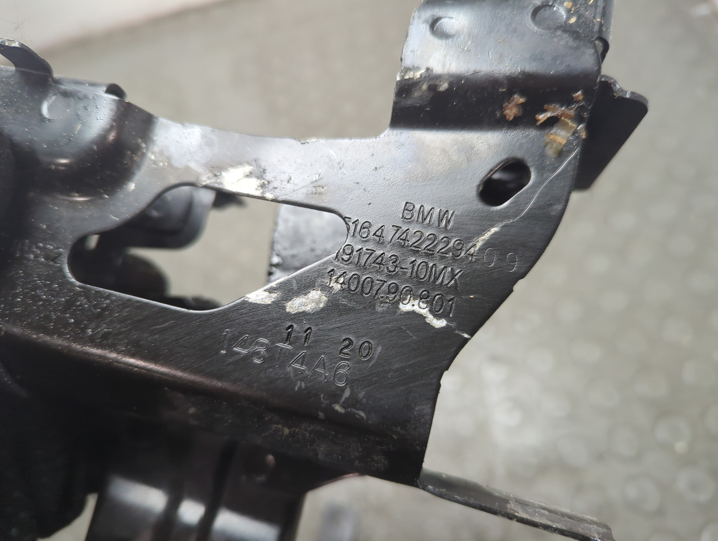 Кронштейн фар правый