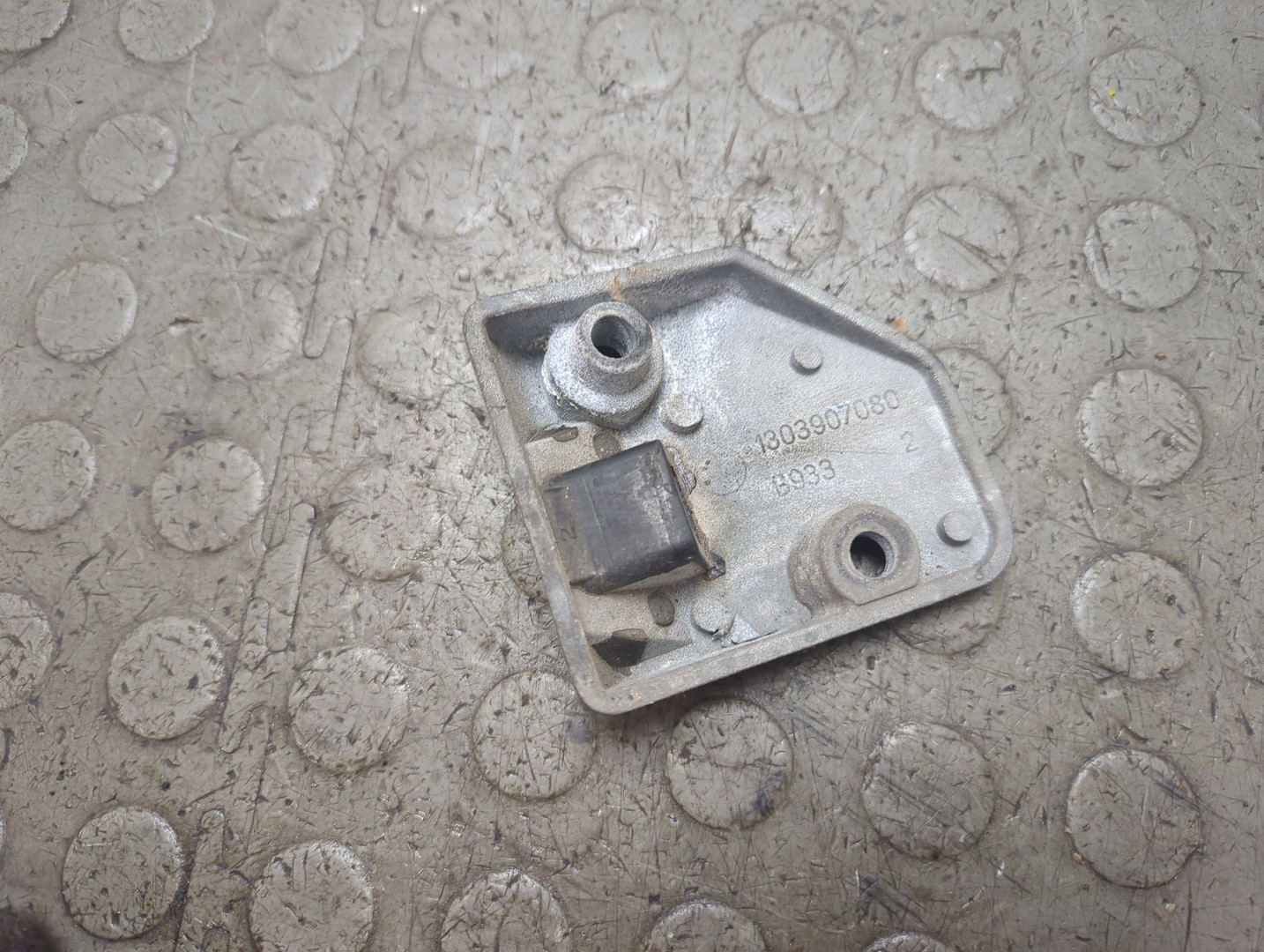 Замок двери задней левой