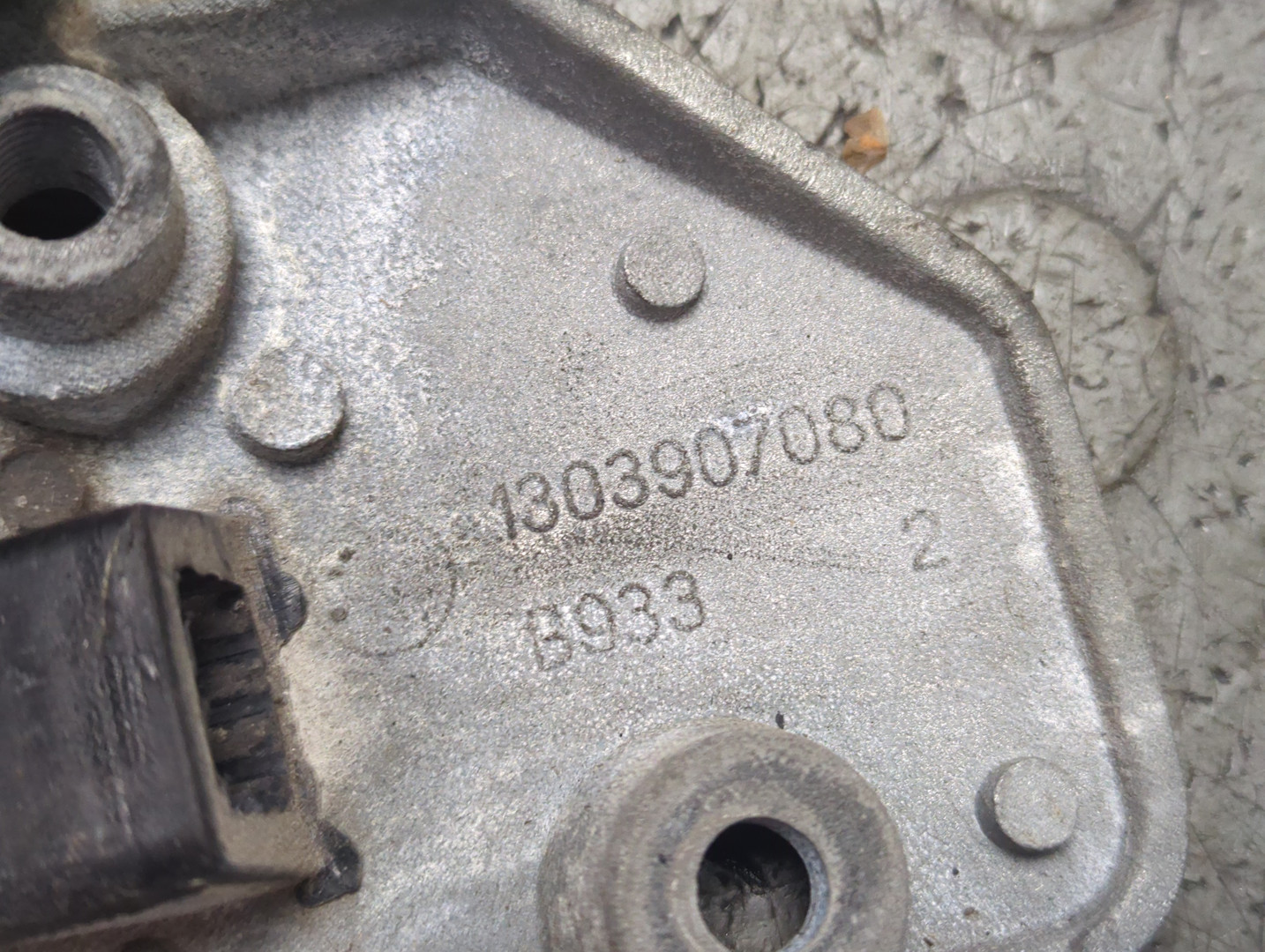 Замок двери задней левой