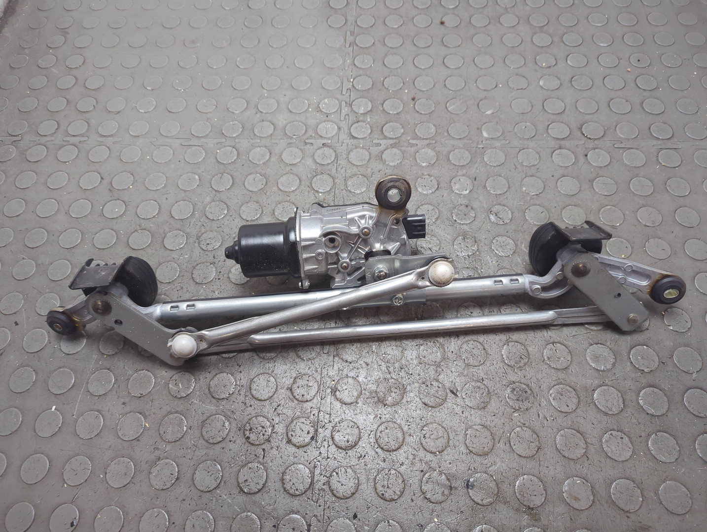 Трапеция стеклоочистителей