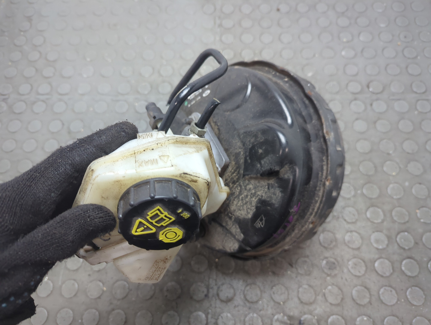 Цилиндр тормозной главный