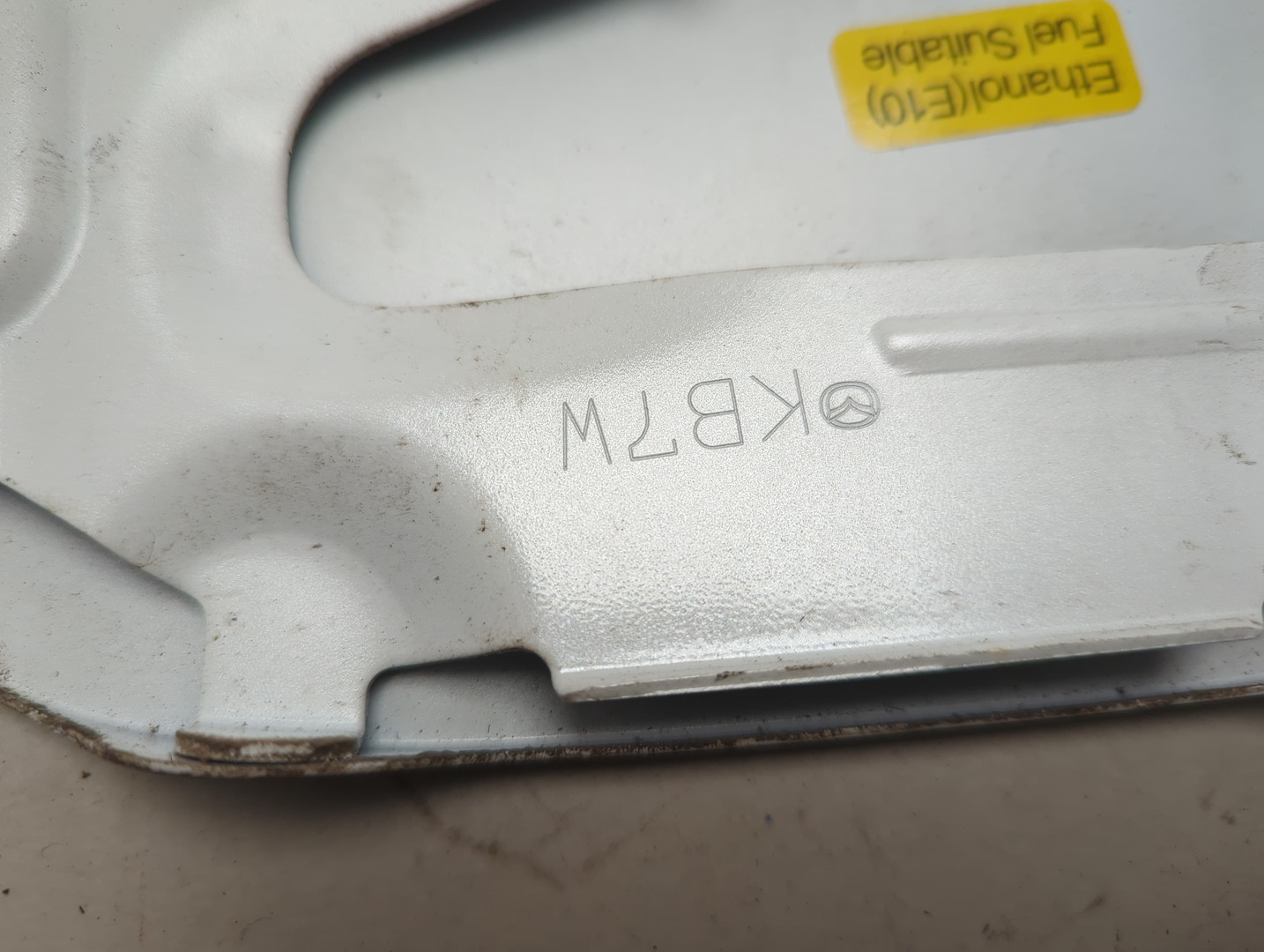 Лючок бензобака