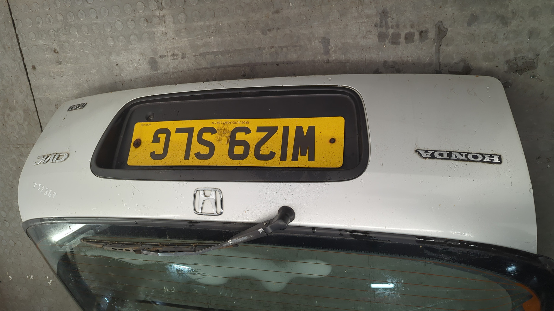 Дверь багажника