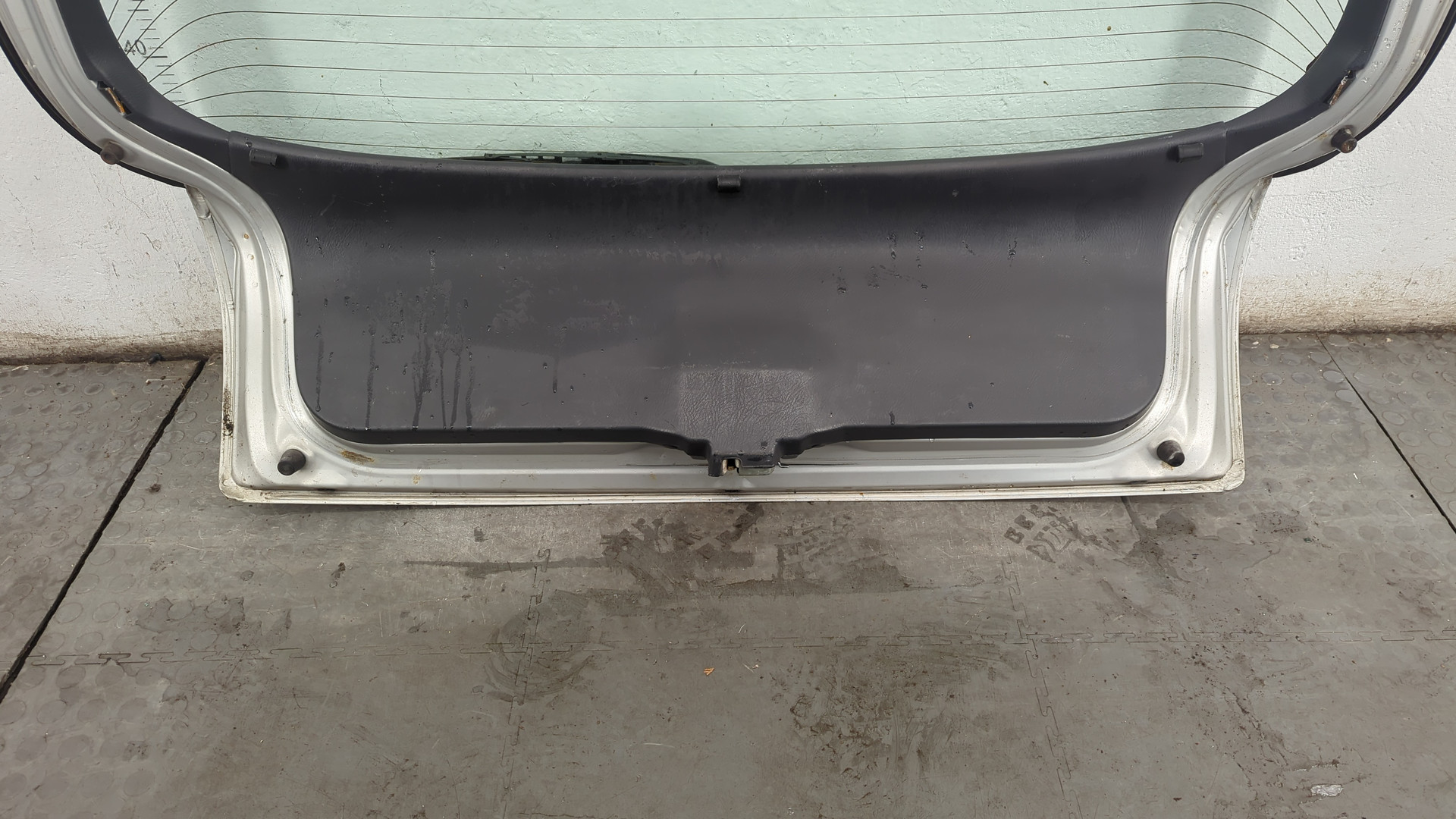 Дверь багажника