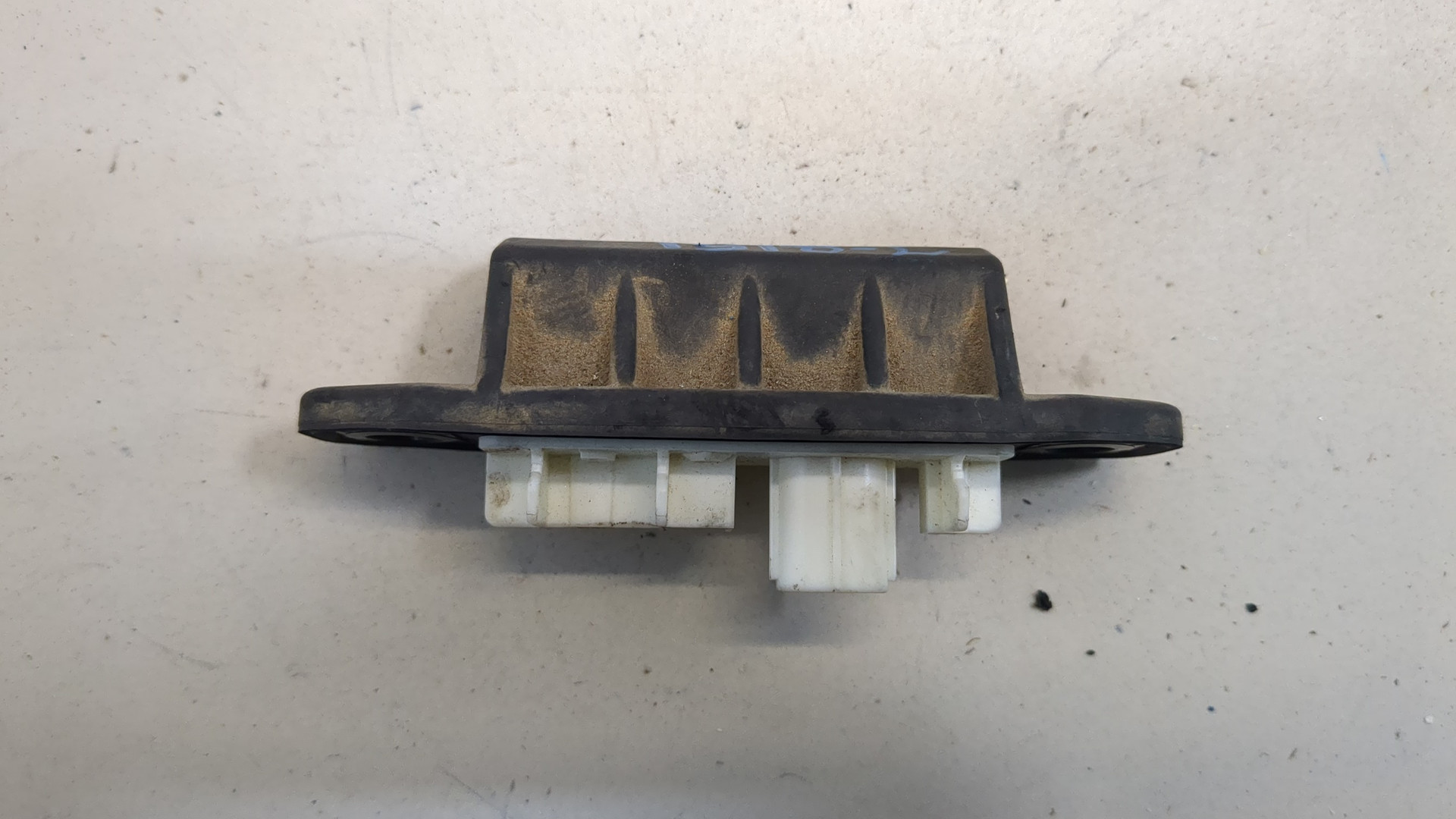 Кнопка открывания багажника