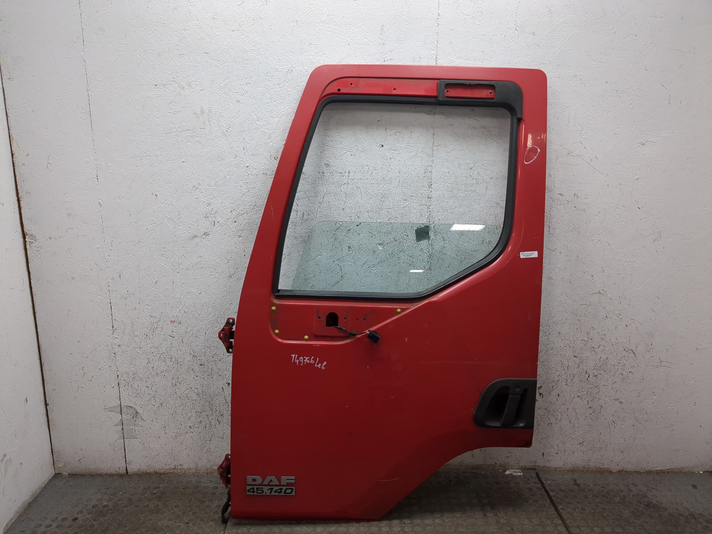 Дверь передняя левая