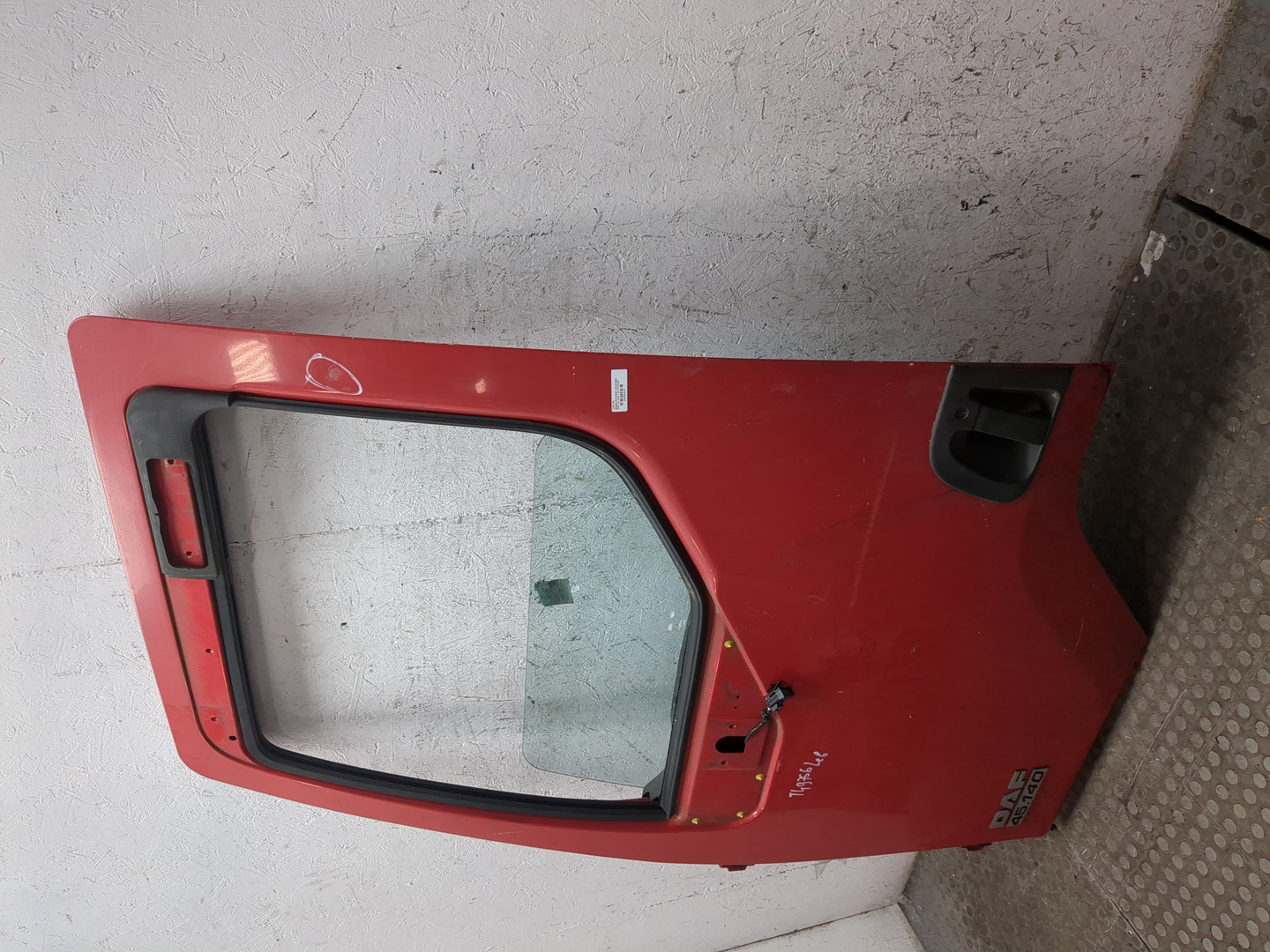 Дверь передняя левая
