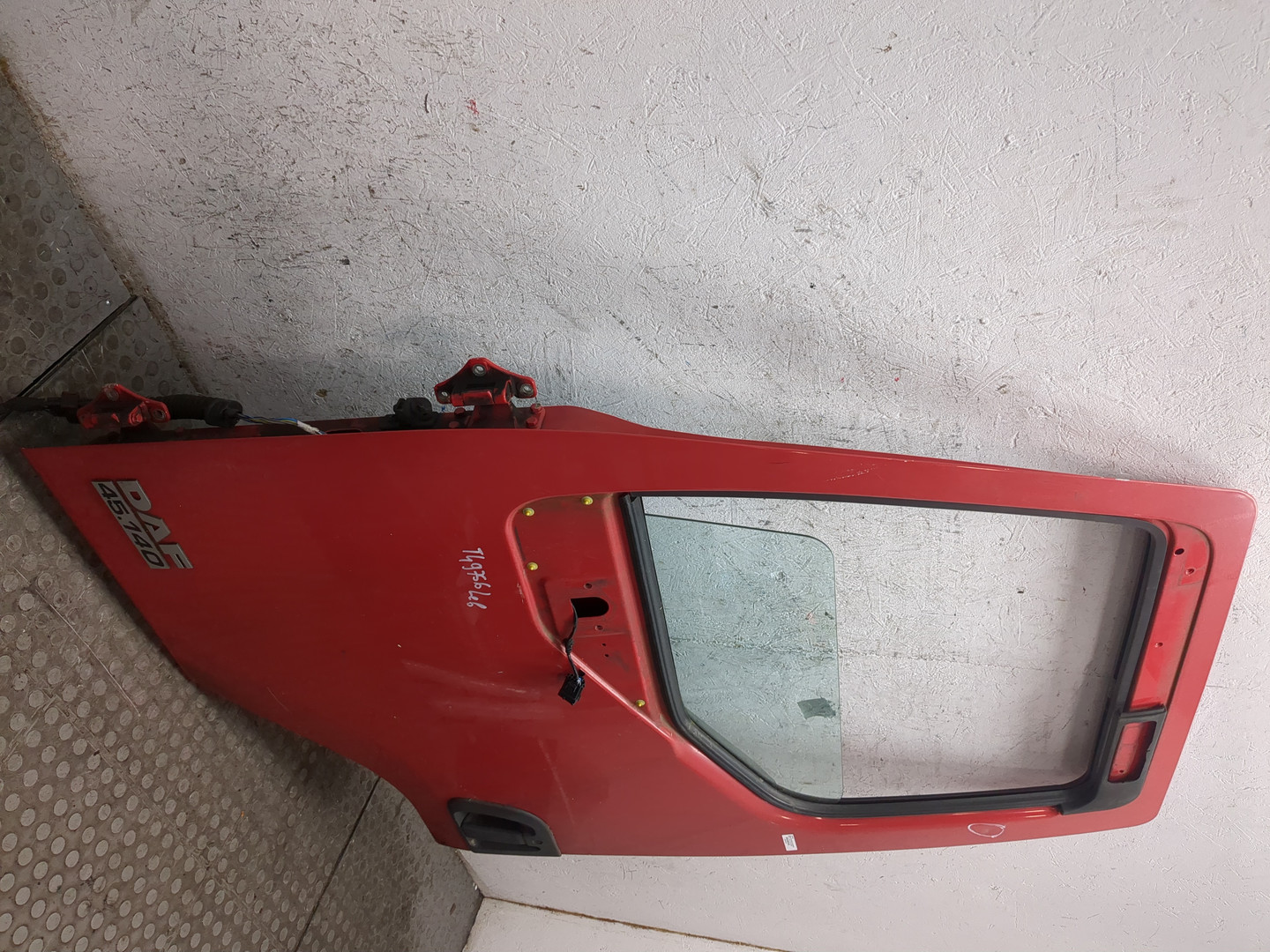 Дверь передняя левая