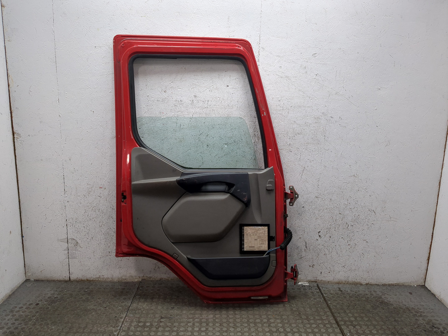 Дверь передняя левая