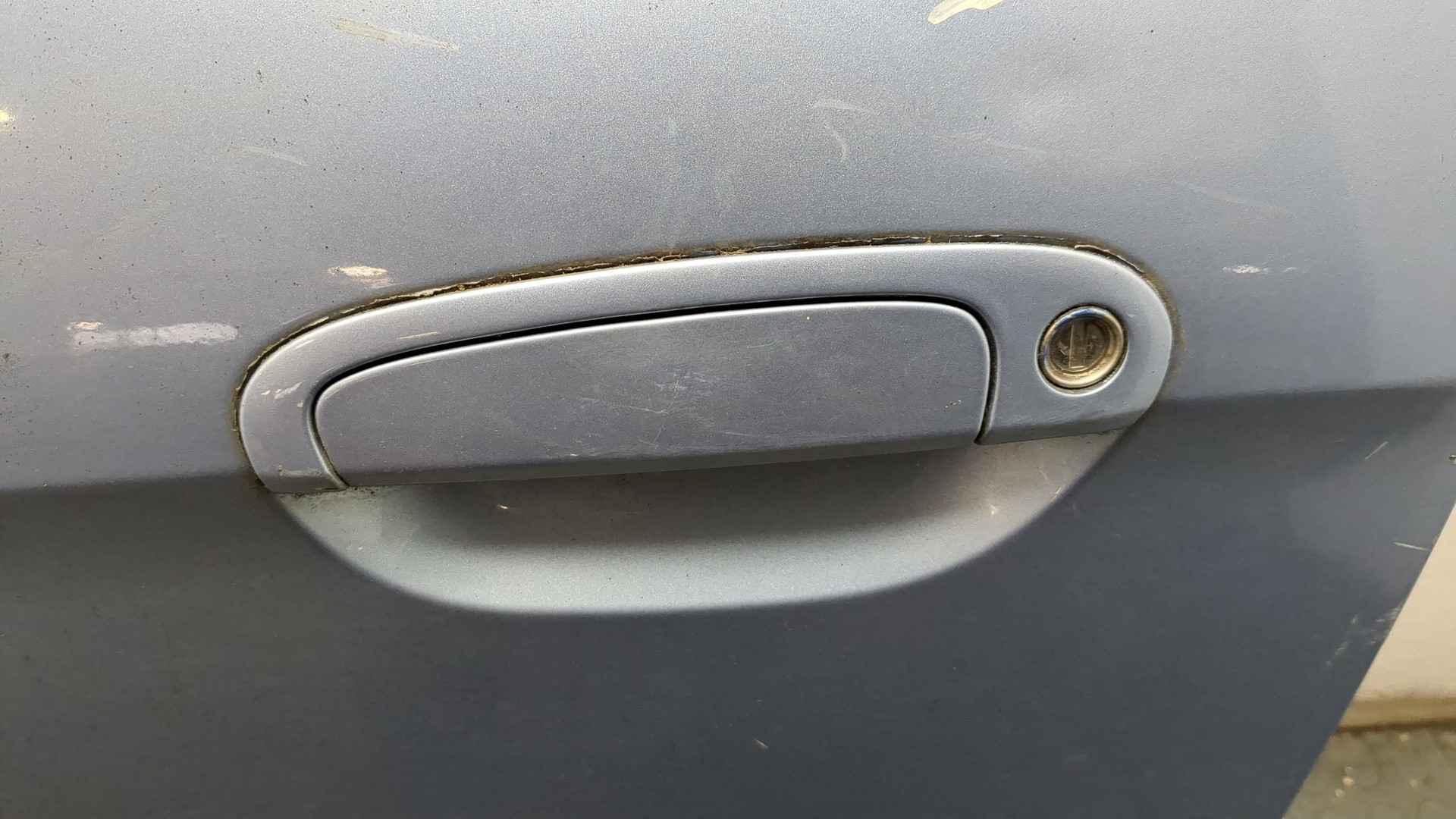 Дверь передняя левая