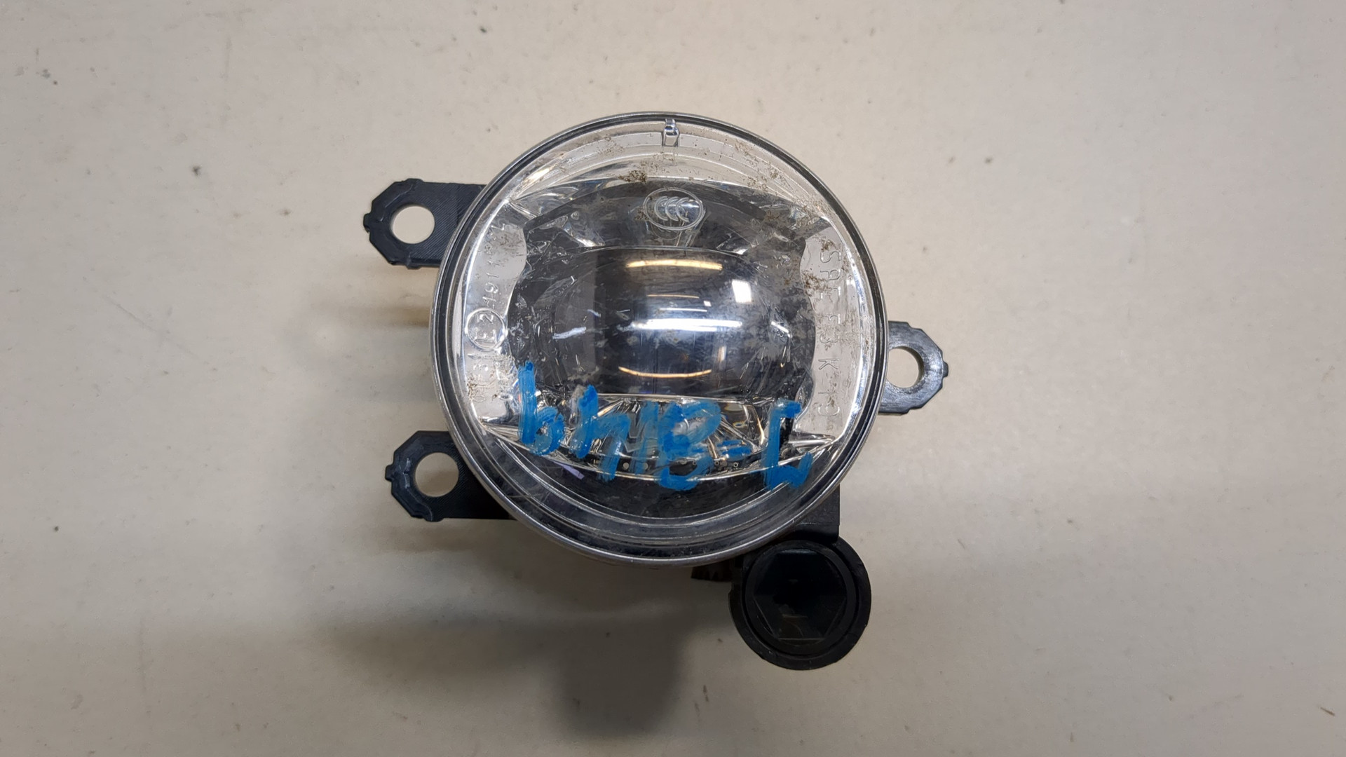 Фара противотуманная правая