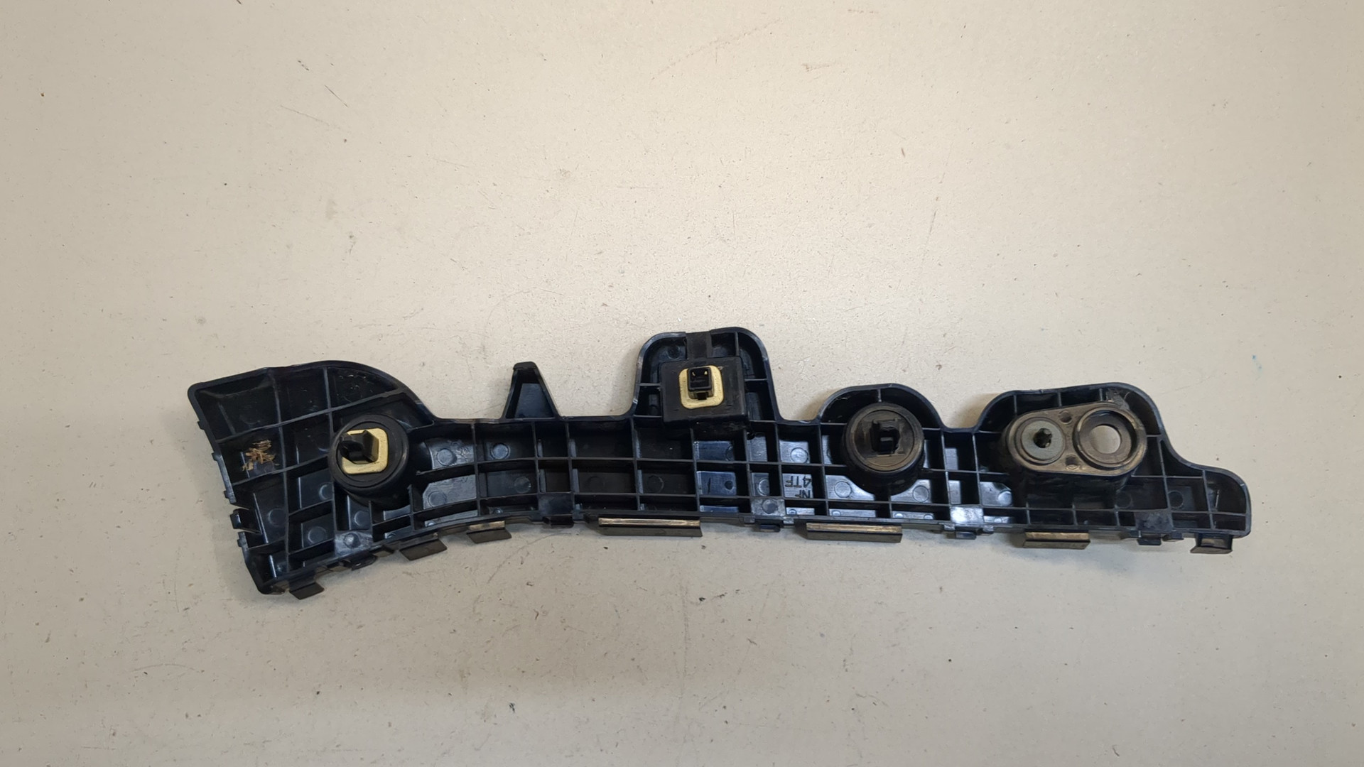 Кронштейн заднего бампера правый