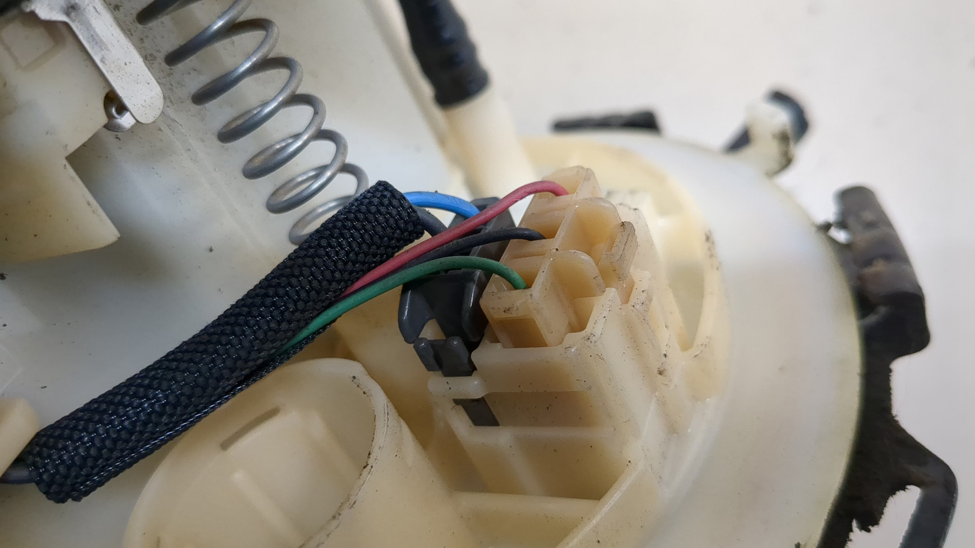 Насос топливный электрический